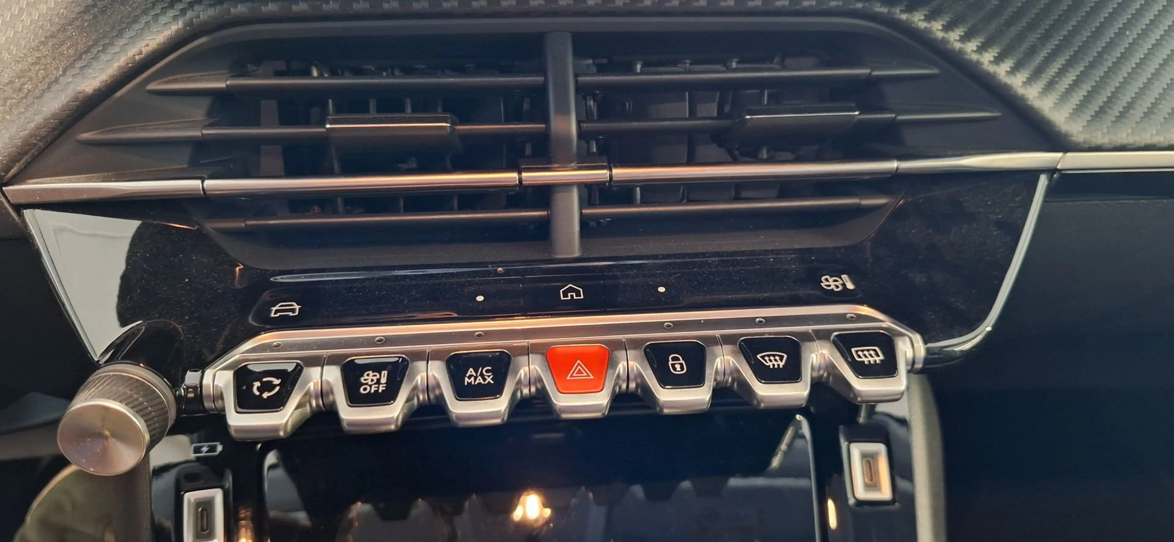 Peugeot 208 Hybrid Allure e-DCS6 — photo 15