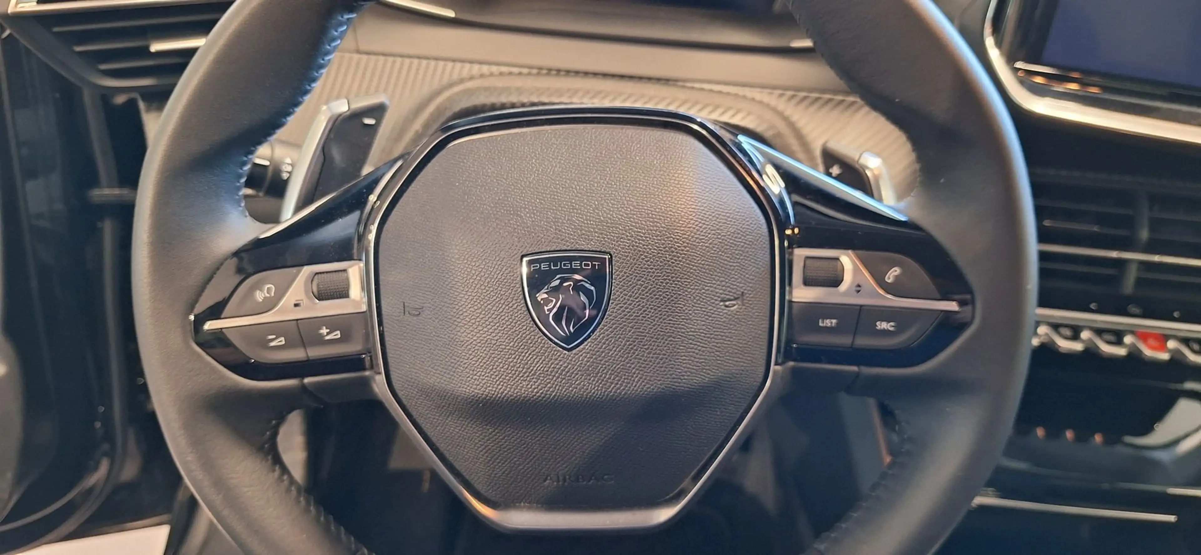 Peugeot 208 Hybrid Allure e-DCS6 — photo 11
