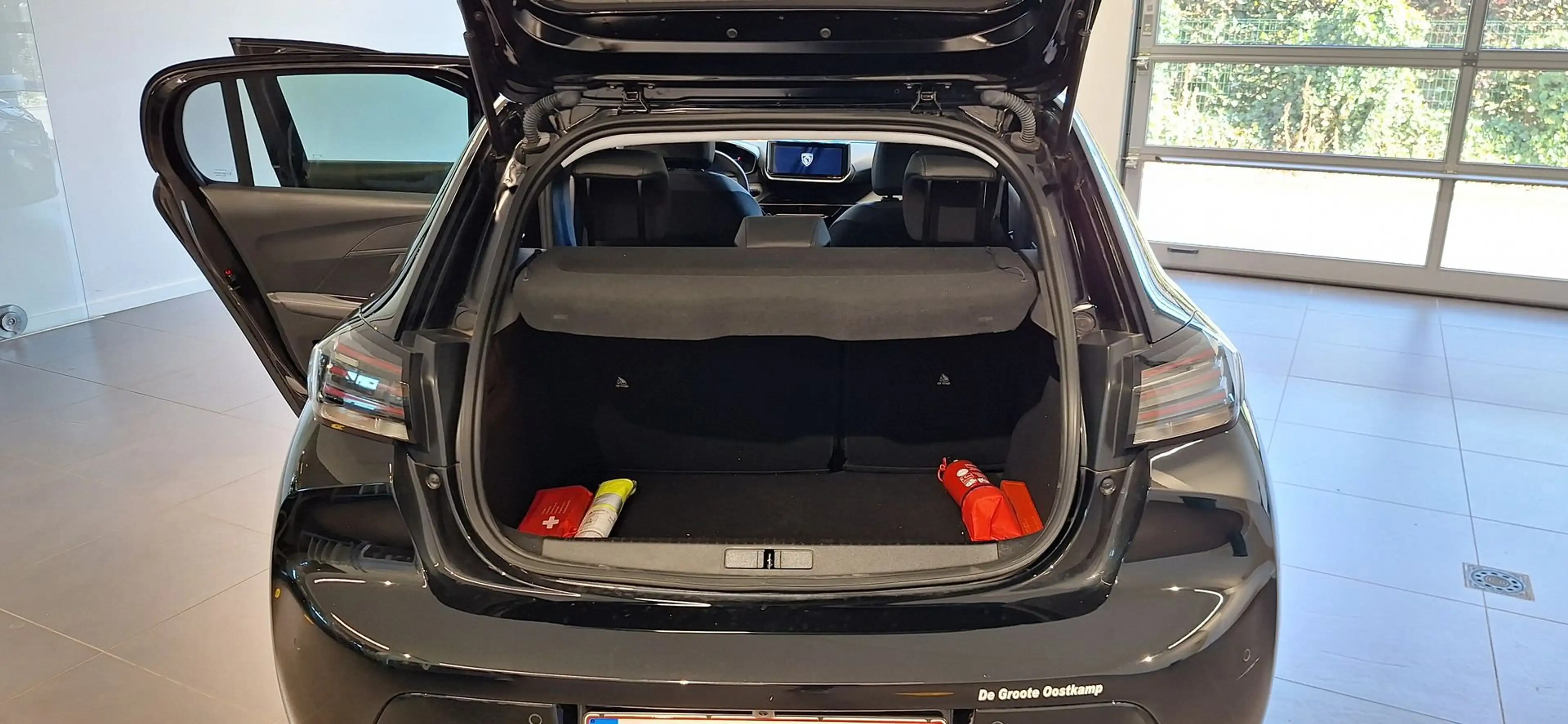 Peugeot 208 Hybrid Allure e-DCS6 — photo 10