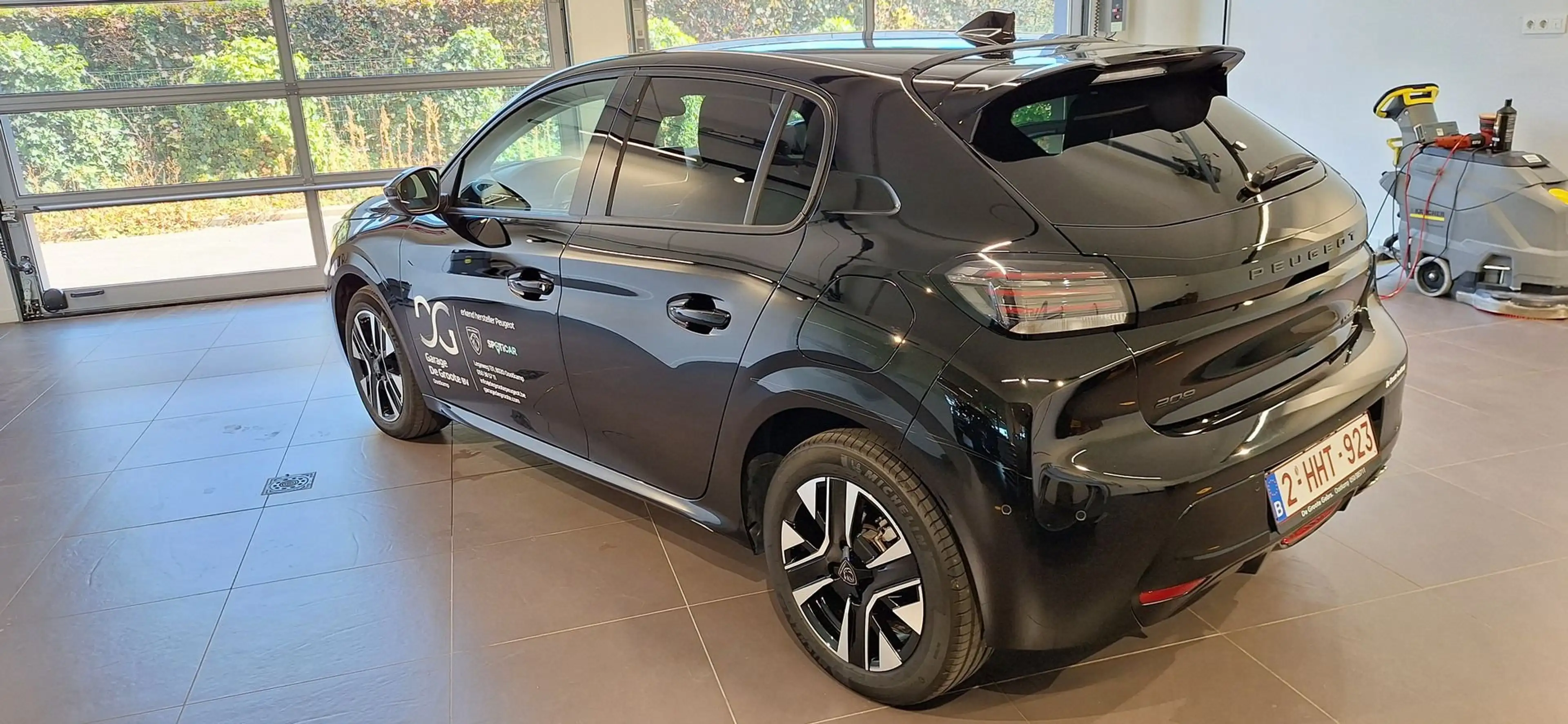 Peugeot 208 Hybrid Allure e-DCS6 — photo 3