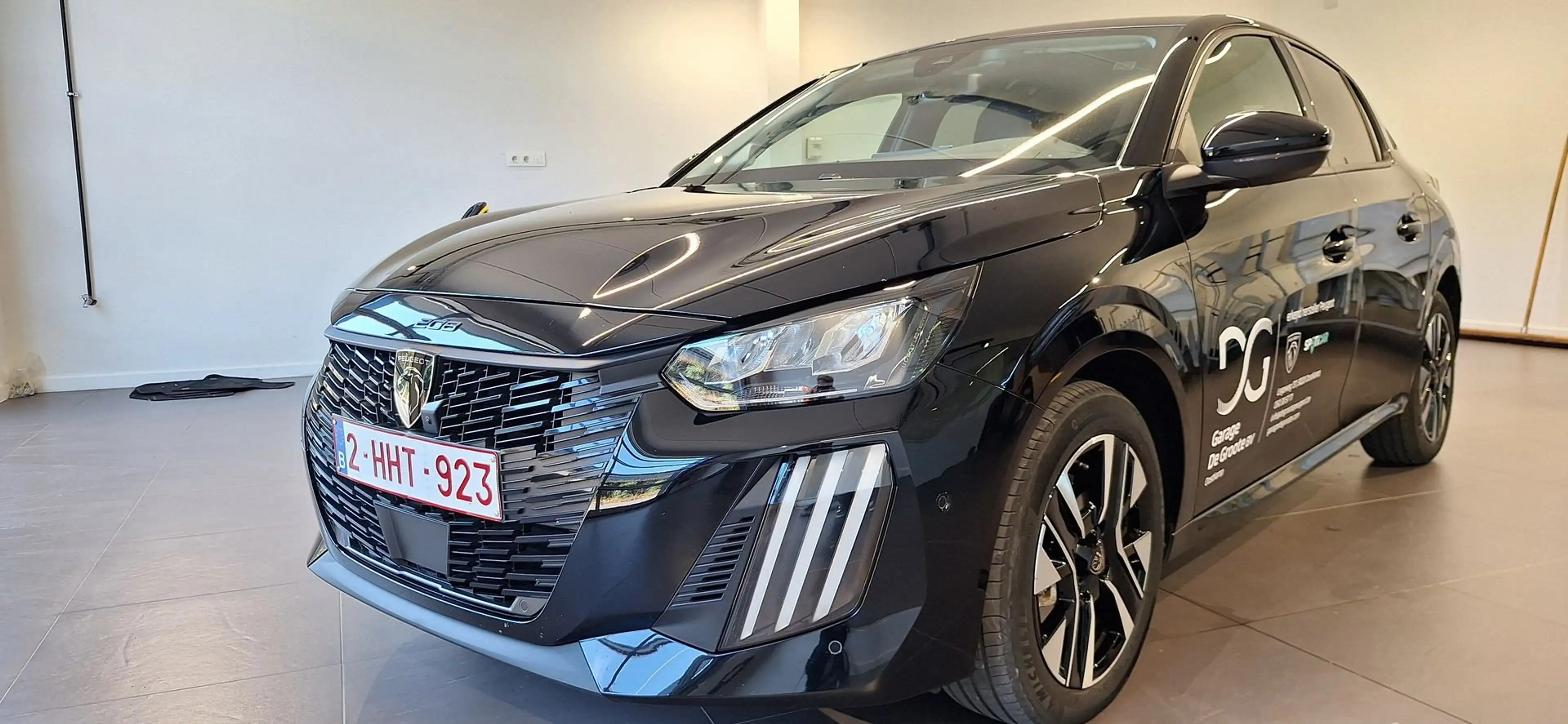 Peugeot 208 Hybrid Allure e-DCS6