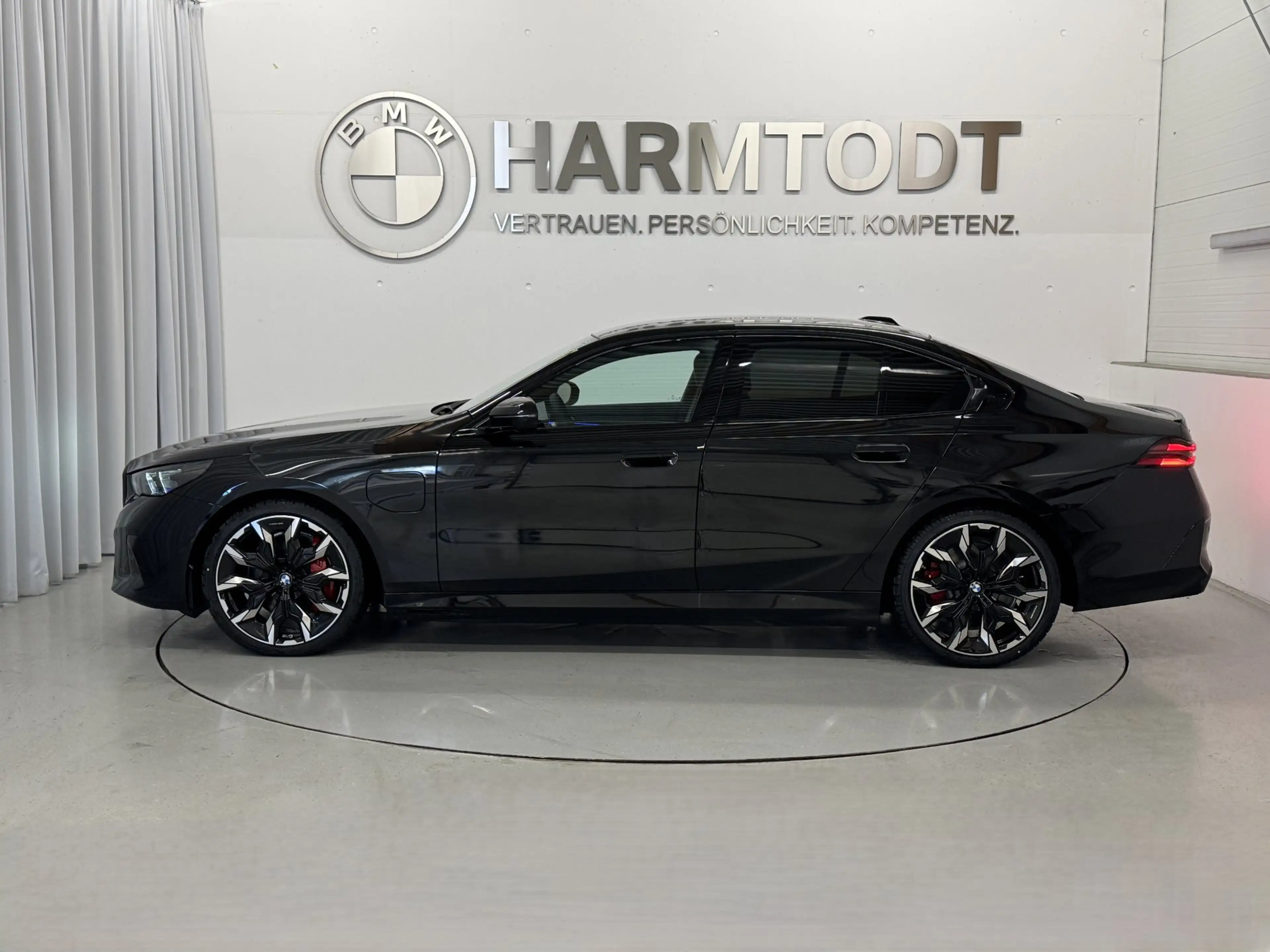 BMW 550 e xDrive *M-Sportpaket PRO / 3,99% Fixzins* — photo 3