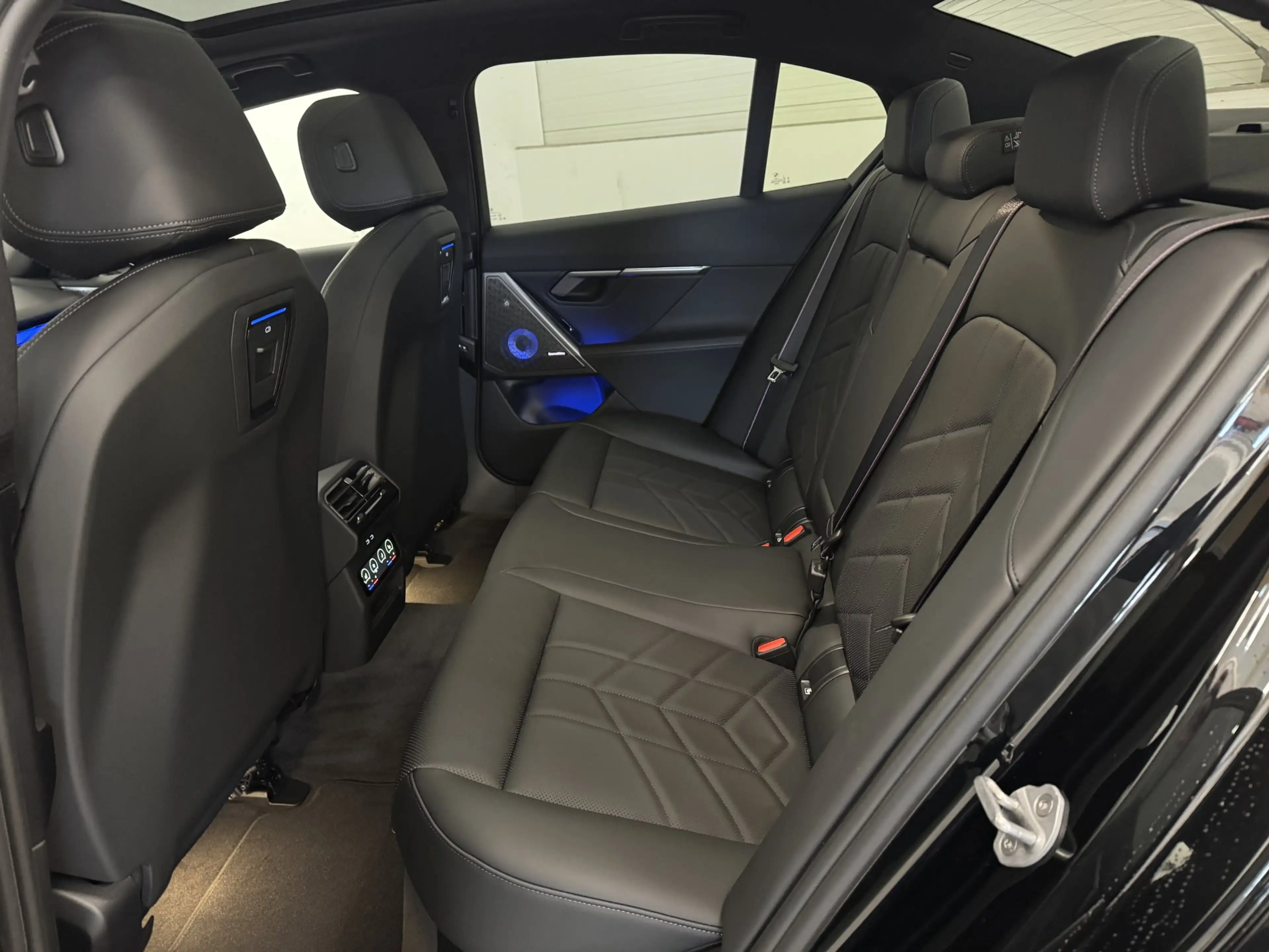 BMW 550 e xDrive *M-Sportpaket PRO / 3,99% Fixzins* — photo 15