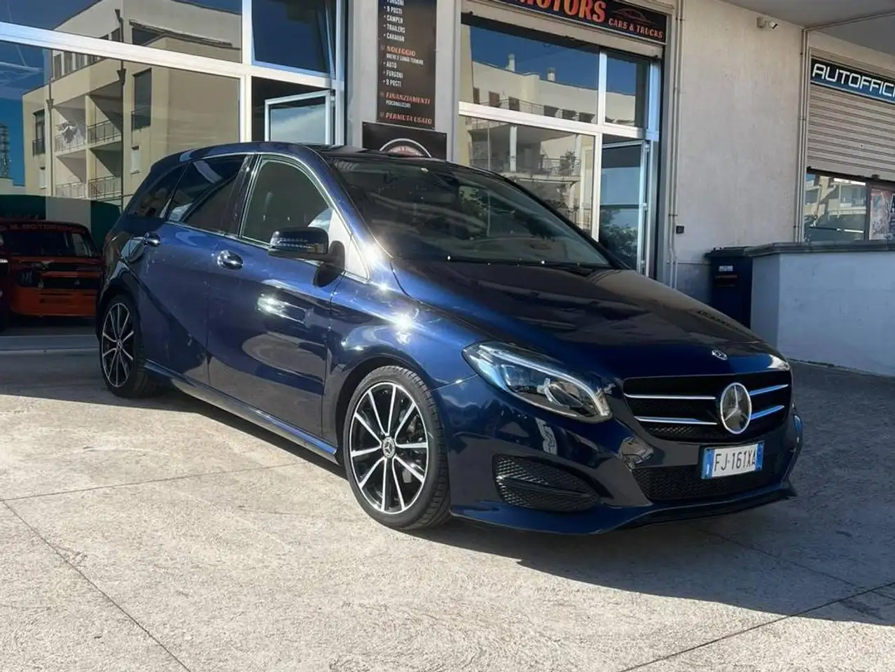 Mercedes-Benz B 180