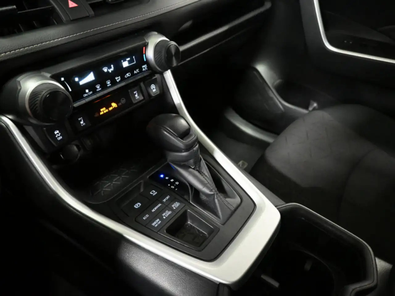 Toyota RAV 4 снимка Toyota RAV 4