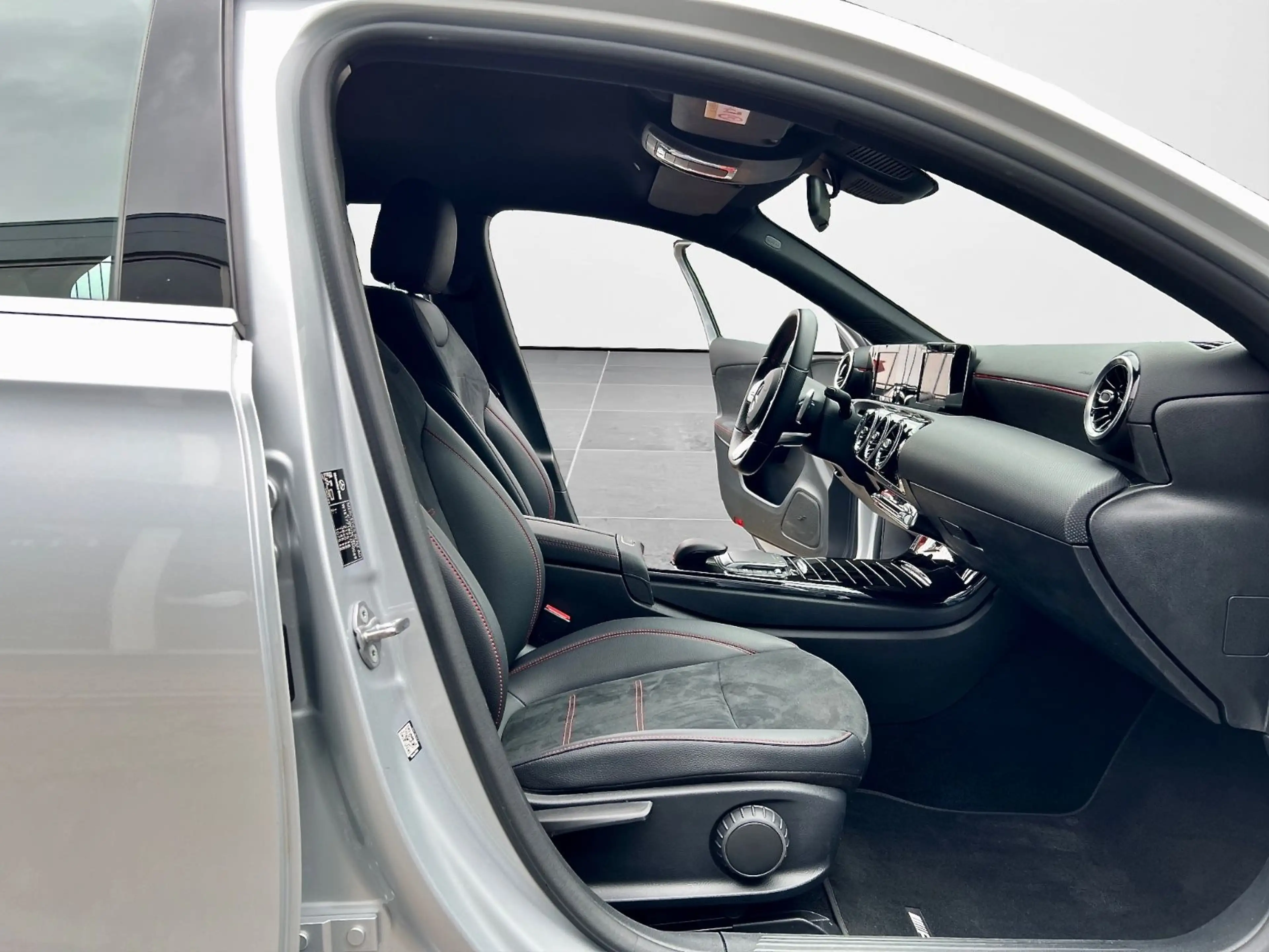 Mercedes-Benz A 250 e AMG*DCT*LED*NAVI*BATTERIE-ZERTIFIKAT* — photo 11