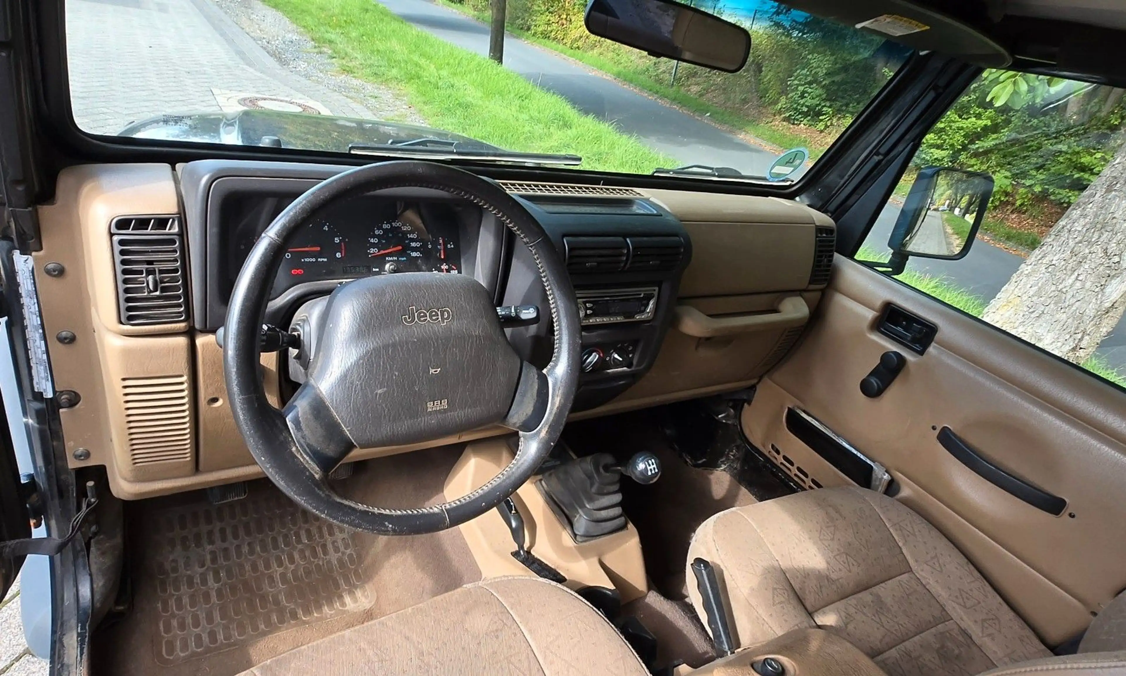 Jeep Wrangler 4.0 Laredo Hardtop — photo 8