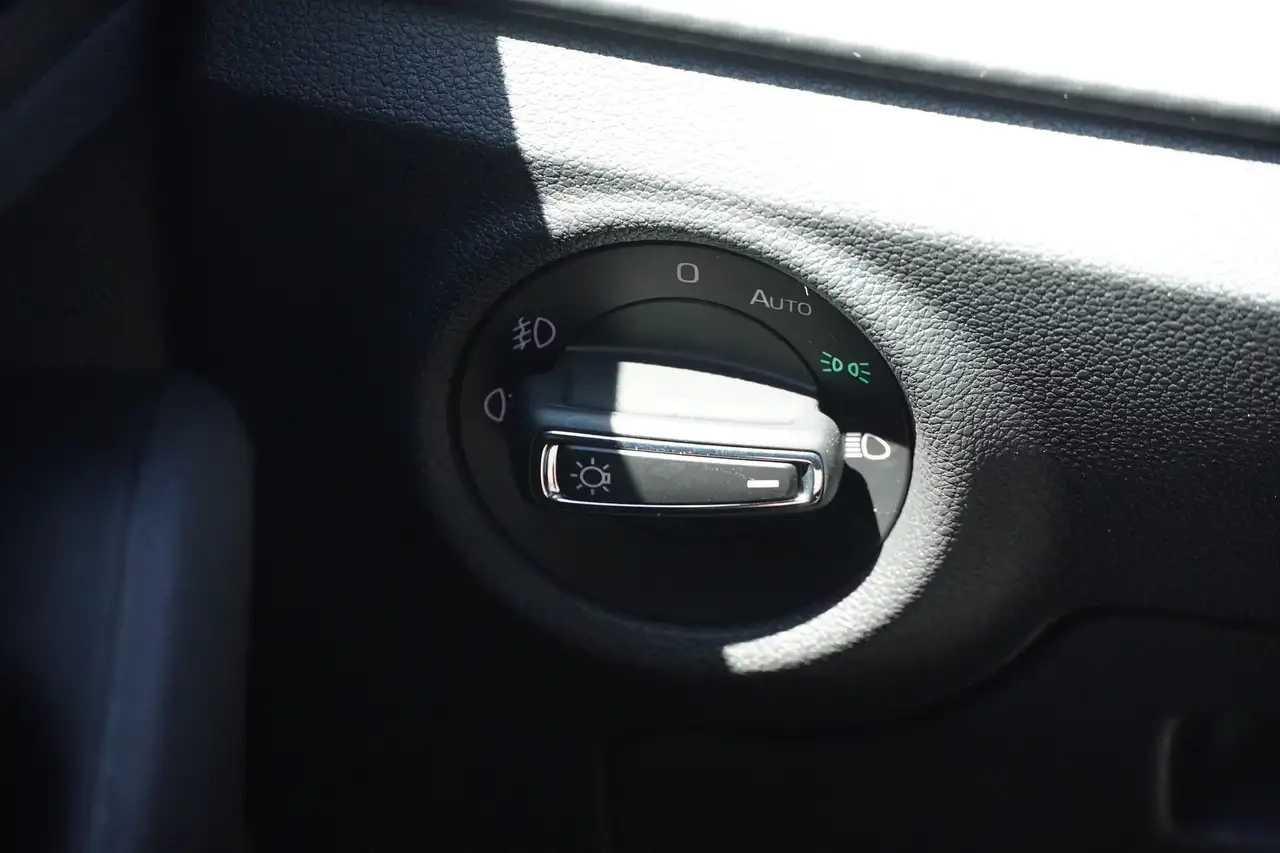 Skoda Kamiq 1.5 Monte Carlo Klimaaut. LED Navi Keyless, миниатюра 18