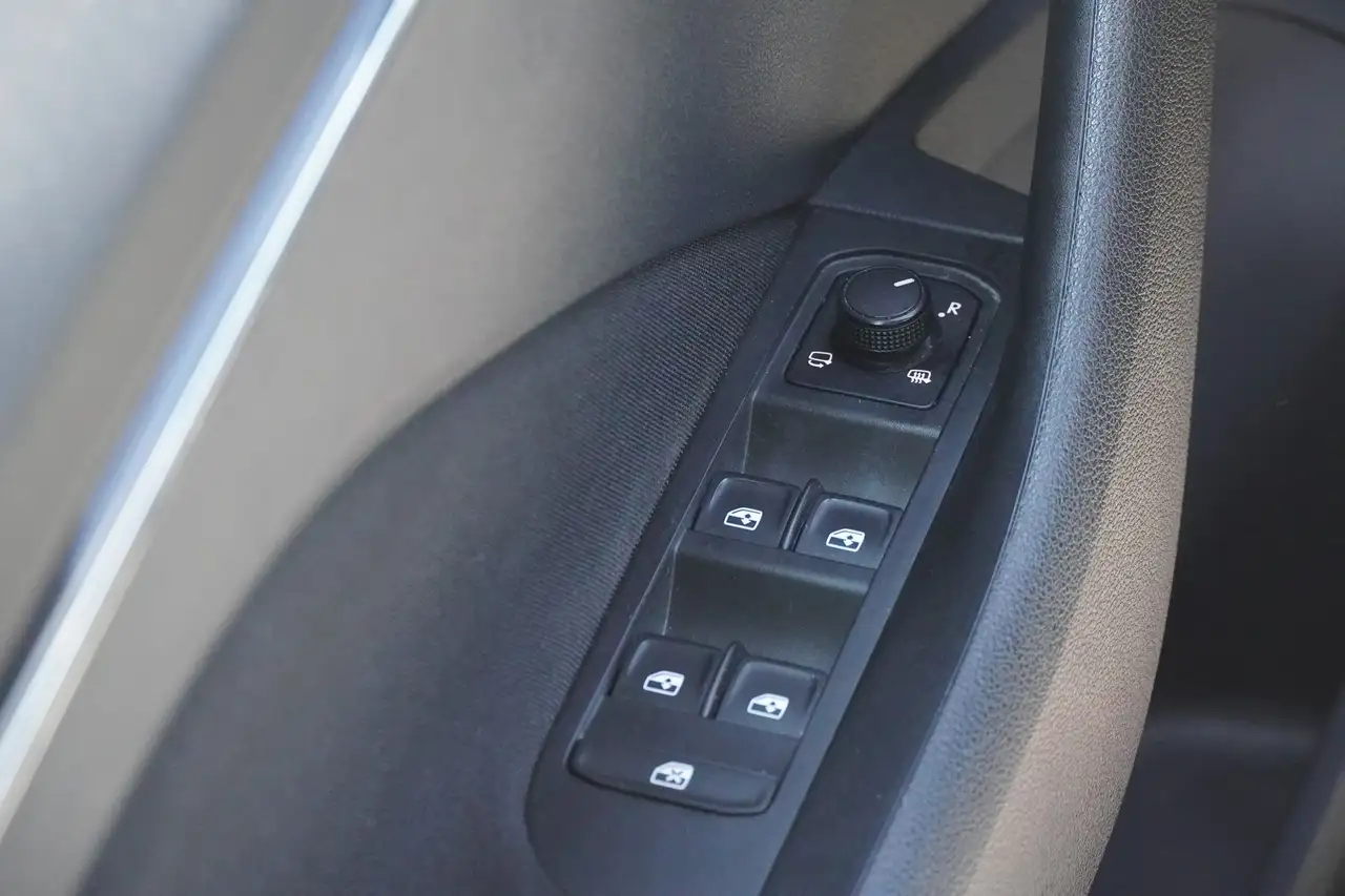Skoda Kamiq 1.5 Monte Carlo Klimaaut. LED Navi Keyless, миниатюра 17