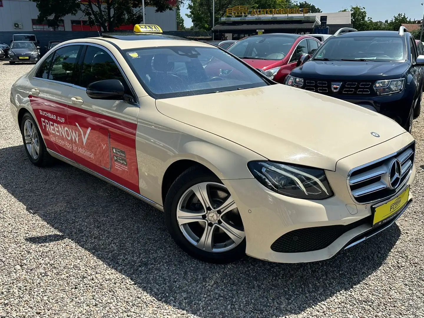 Mercedes-Benz E 220 TAXI*EINSATZBERREIT*FISKAL+TAXAMETER*TOP Geel - 1