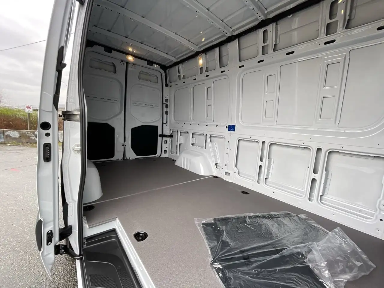 Mercedes-Benz Sprinter снимка Mercedes-Benz Sprinter