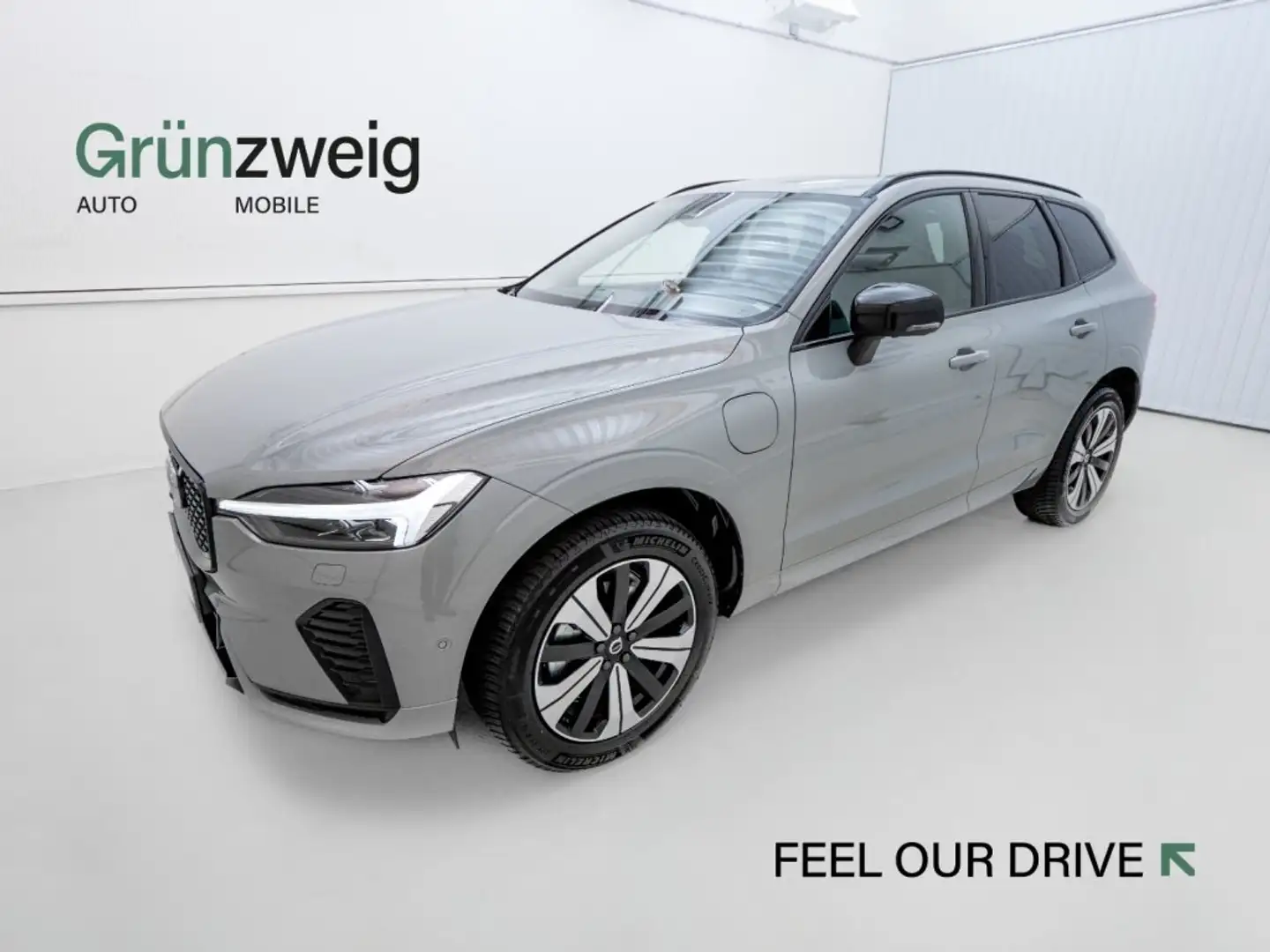 Volvo XC60 Recharge Plus, T6 AWD Plug-in Hybrid, Elektrisch/Benzin, Dar Grau - 1