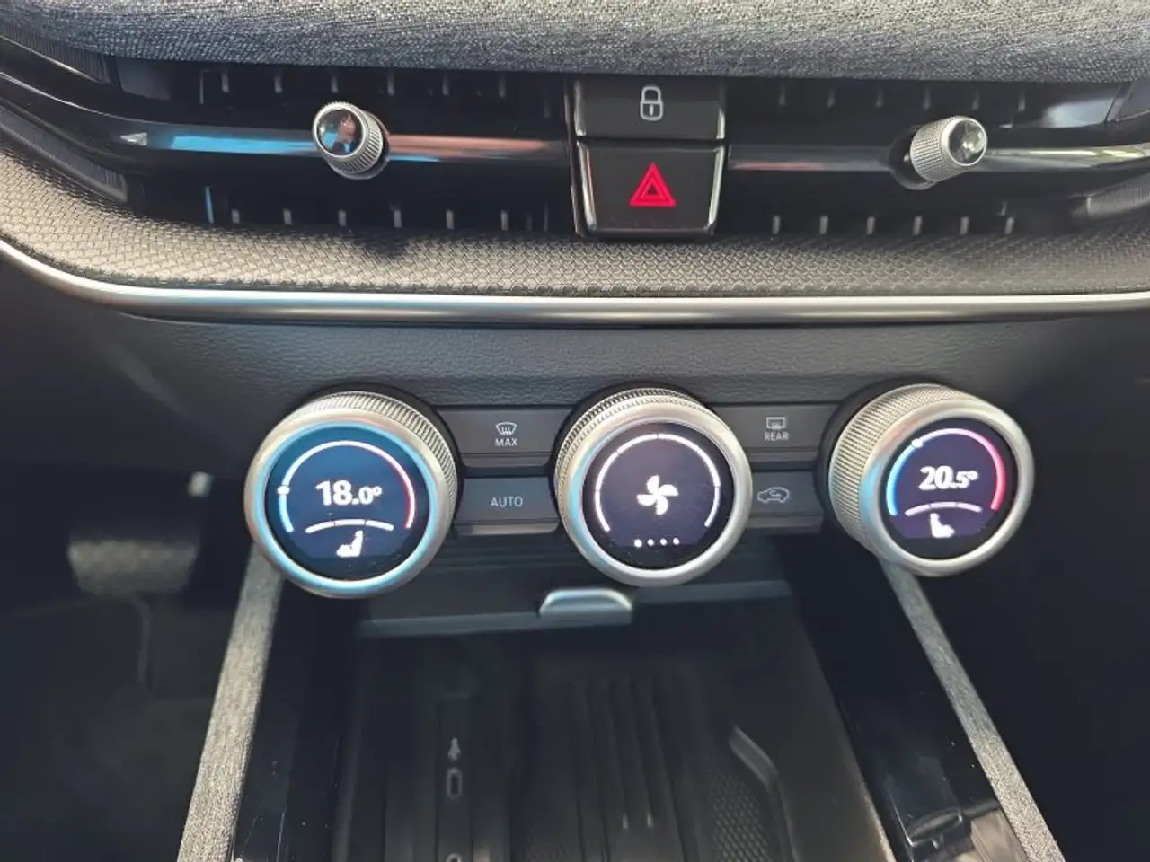 Skoda Superb Combi 2,0TDI DSG Navi/DCC/ACC/Kamera/Sitzhz., миниатюра 25