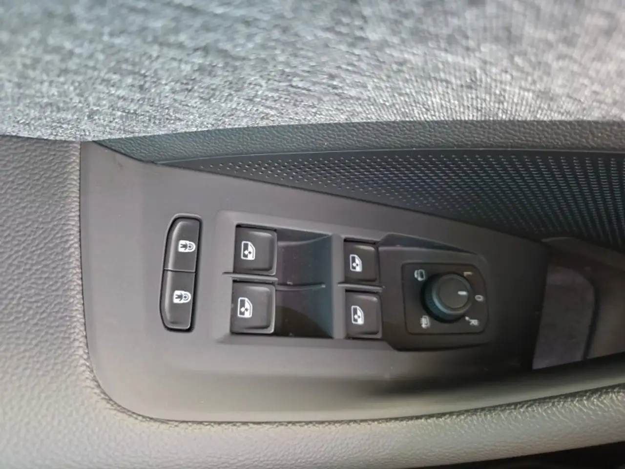 Skoda Superb Combi 2,0TDI DSG Navi/DCC/ACC/Kamera/Sitzhz., миниатюра 23