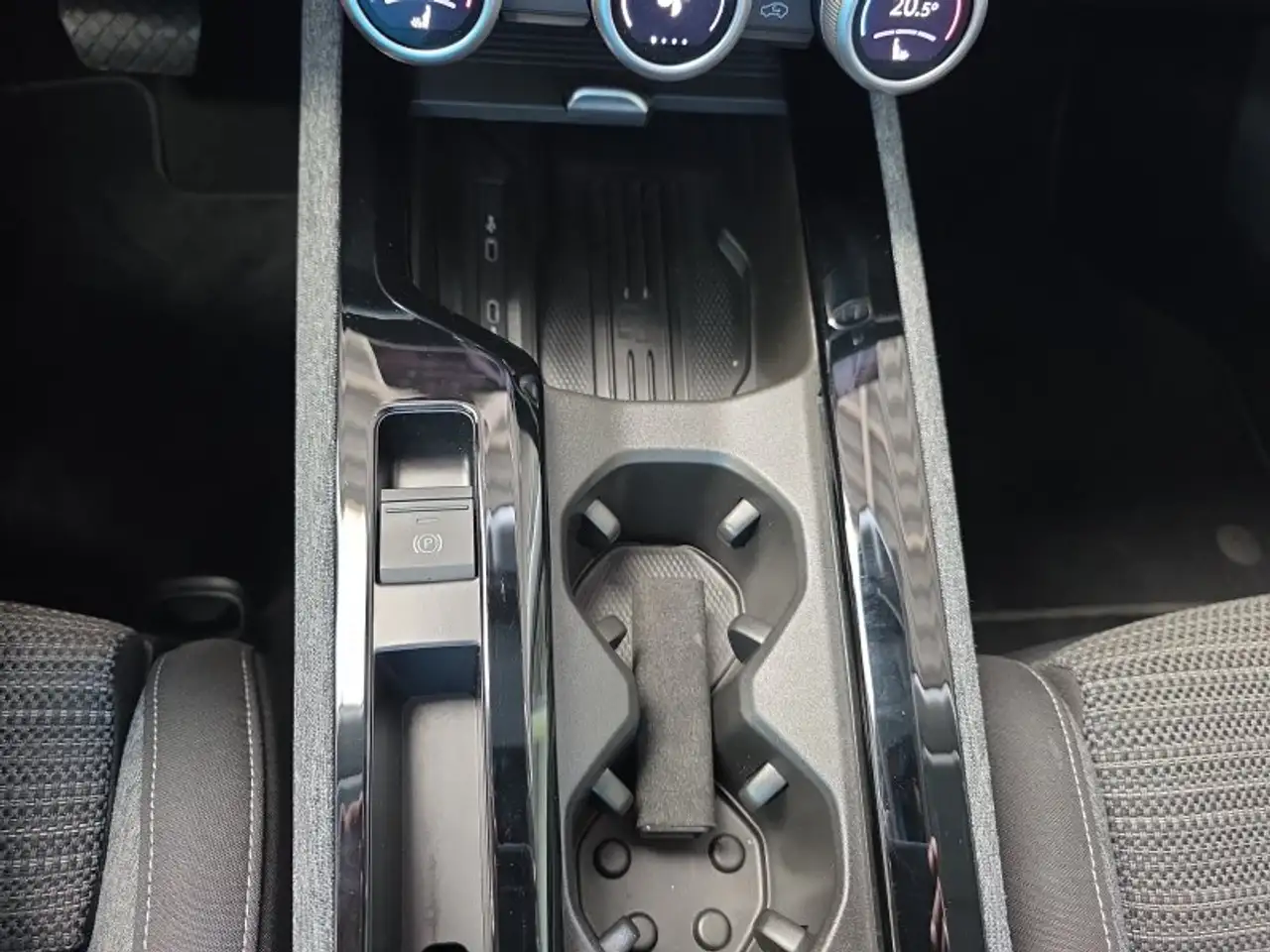 Skoda Superb Combi 2,0TDI DSG Navi/DCC/ACC/Kamera/Sitzhz., миниатюра 24