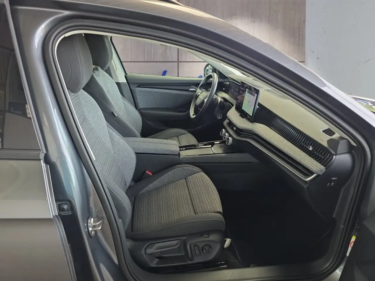 Skoda Superb Combi 2,0TDI DSG Navi/DCC/ACC/Kamera/Sitzhz., миниатюра 17