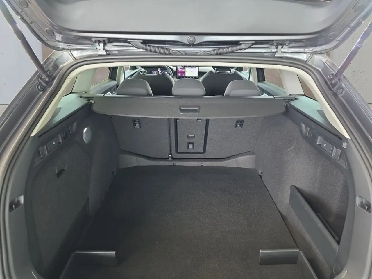 Skoda Superb Combi 2,0TDI DSG Navi/DCC/ACC/Kamera/Sitzhz., миниатюра 18