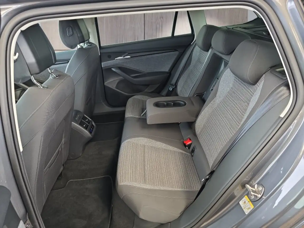 Skoda Superb Combi 2,0TDI DSG Navi/DCC/ACC/Kamera/Sitzhz., миниатюра 15