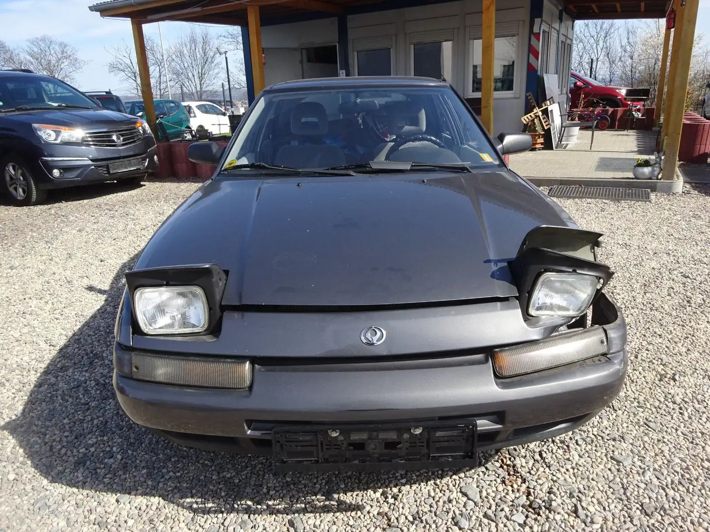 Mazda 323 Gris - 2