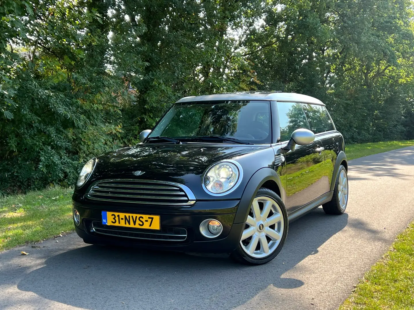MINI Cooper Clubman Mini 1.6 Chili | Panoramadak + Cruise + Airco | Zwart - 1