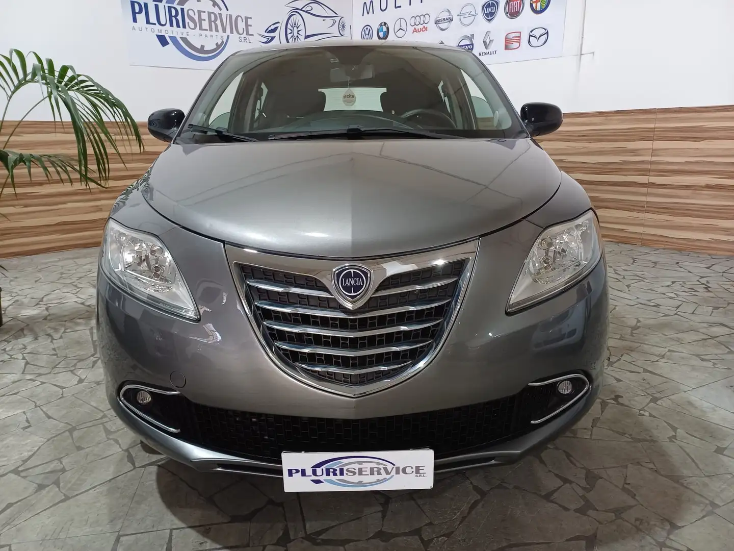 Lancia Ypsilon Ypsilon 0.9 t.air Gold ecochic metano 80cv Grigio - 2