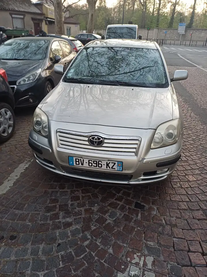 Toyota Avensis 2.0 VVTI ESSENCE Linea Sol