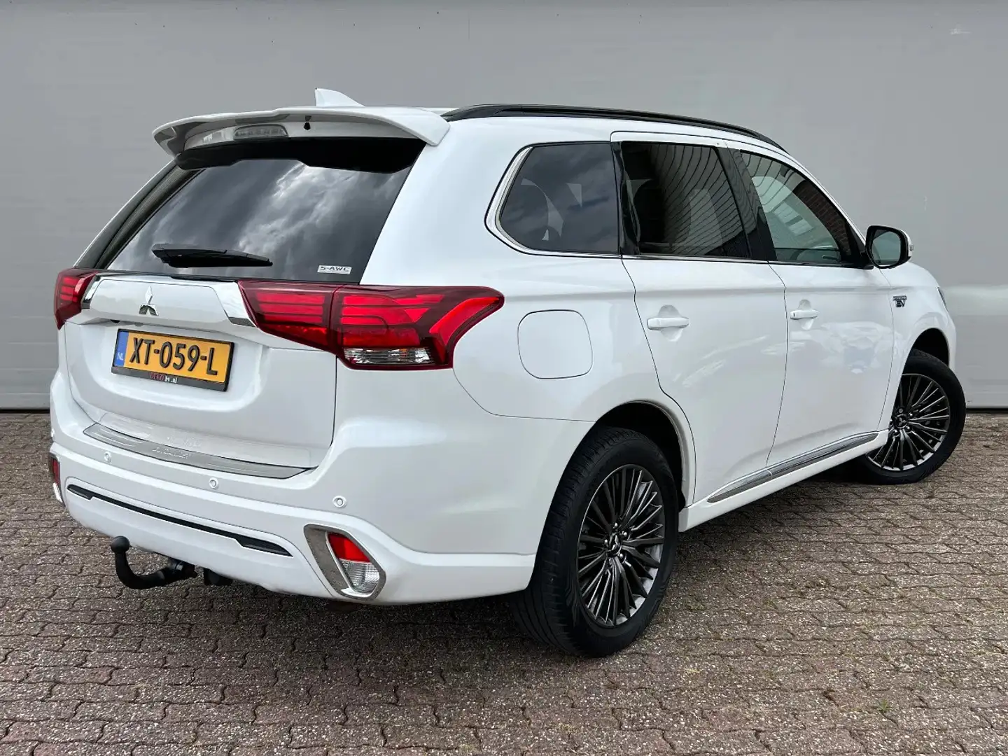 Mitsubishi Outlander 2.4 PHEV Instyle, Leder, Schuifdak, Trekhaak NL au Wit - 2