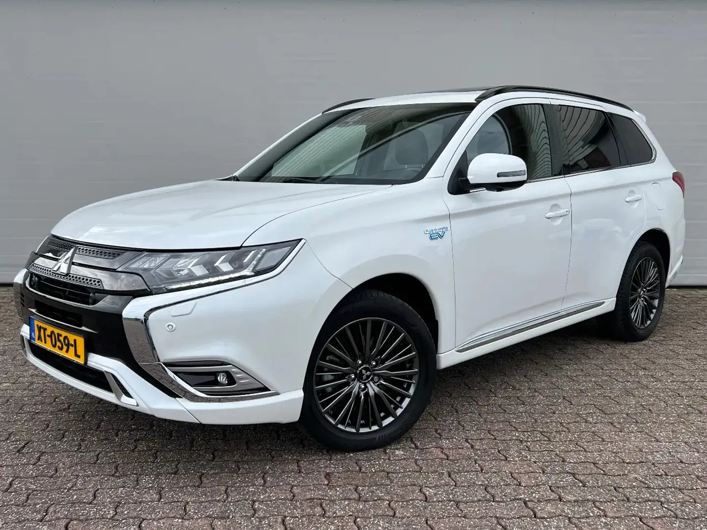 Mitsubishi Outlander 2.4 PHEV Instyle, Leder, Schuifdak, Trekhaak NL au Wit - 1