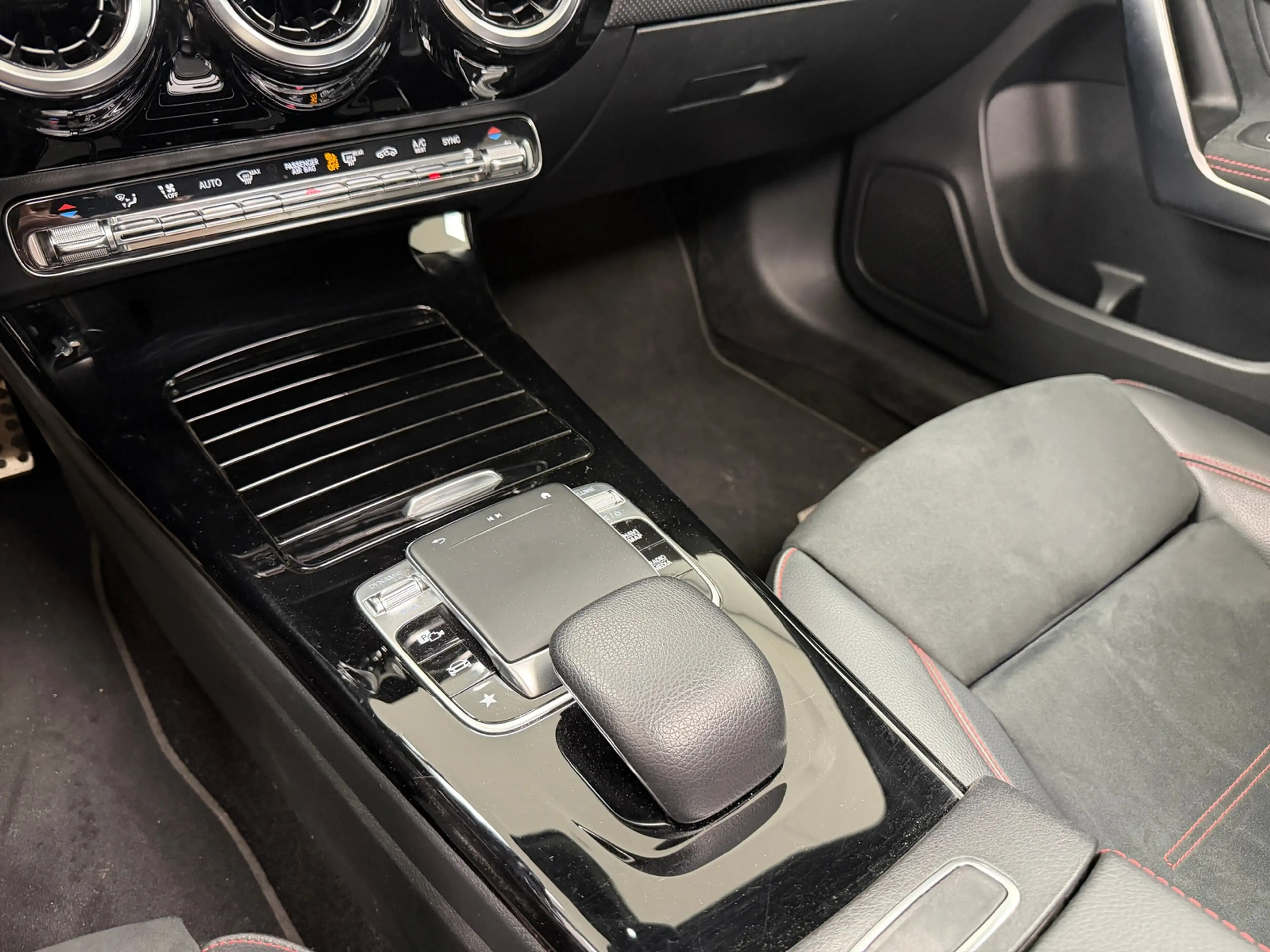 Mercedes-Benz A 180 AMG Line Night | Panoramadak | Widescreen | Camera — photo 8
