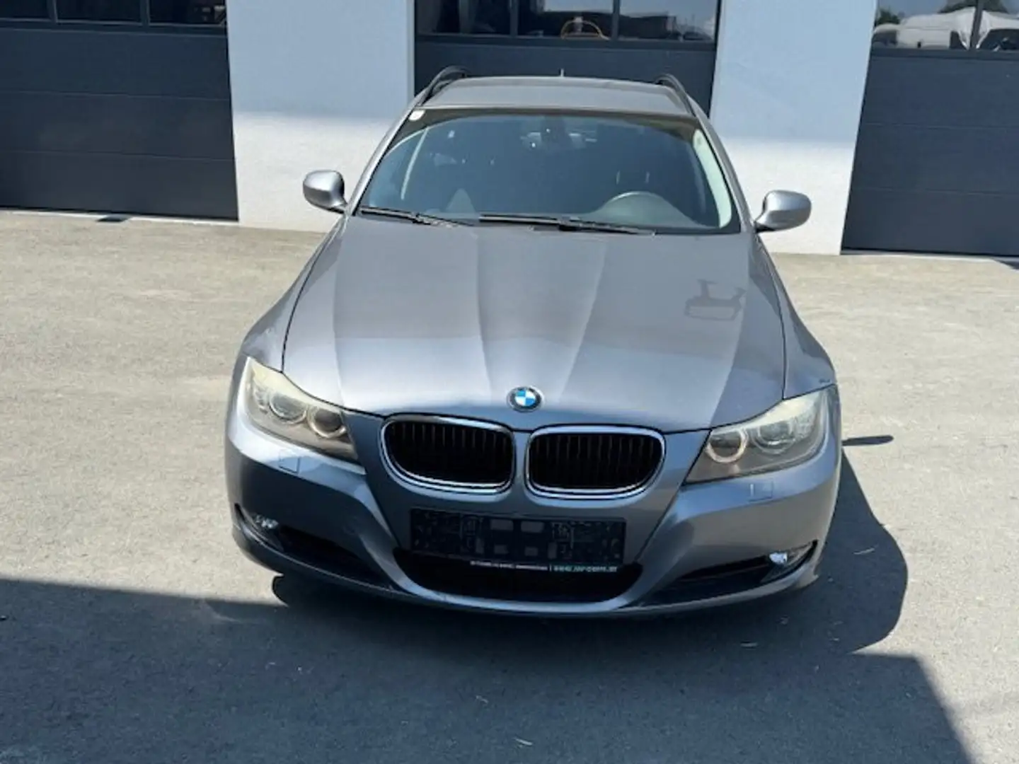 BMW 318 318d Touring Gris - 2