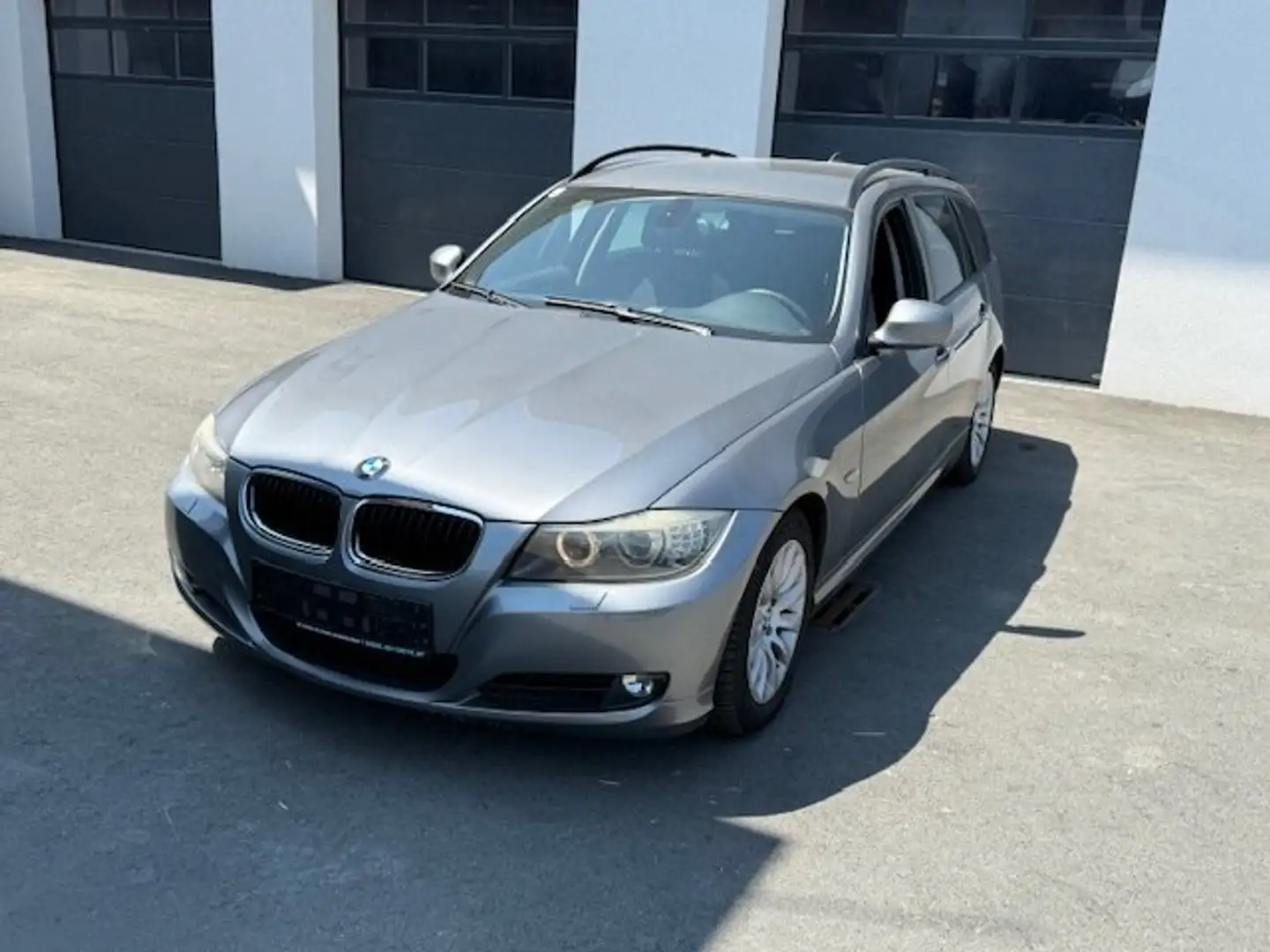 BMW 318 318d Touring Gris - 1
