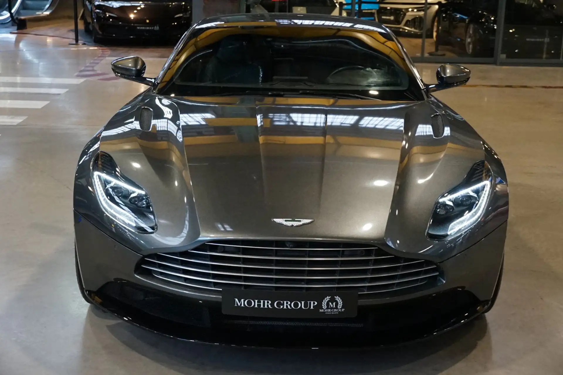 애스턴마틴 DB11 V8 2020 은색 사진 3