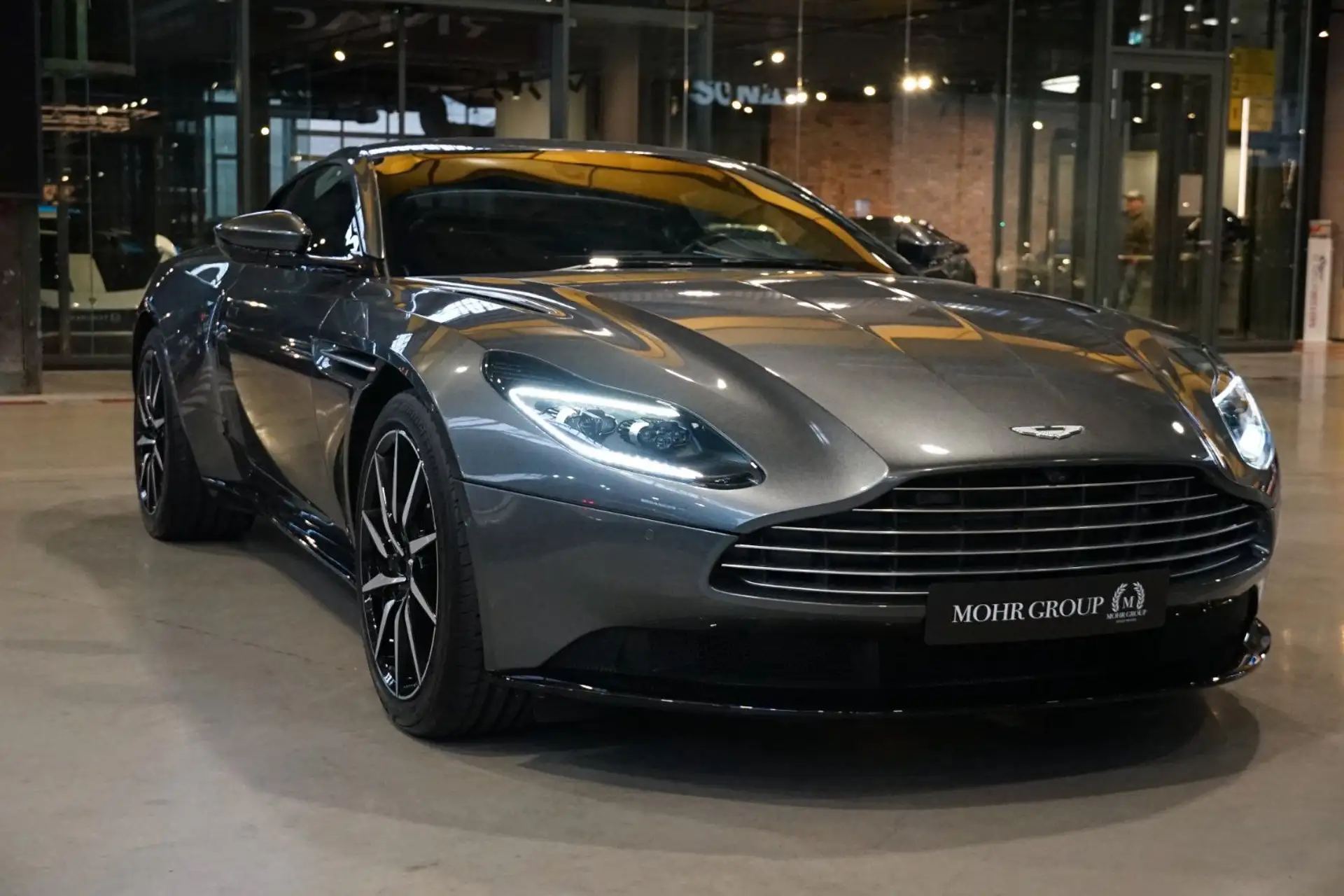 애스턴마틴 DB11 V8 2020 은색 사진 4