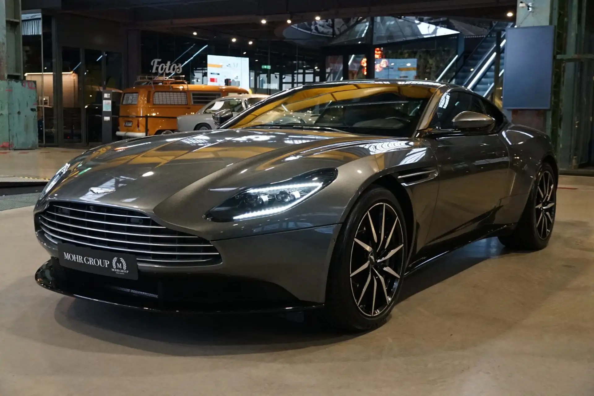 애스턴마틴 DB11 V8 2020 은색 사진 2
