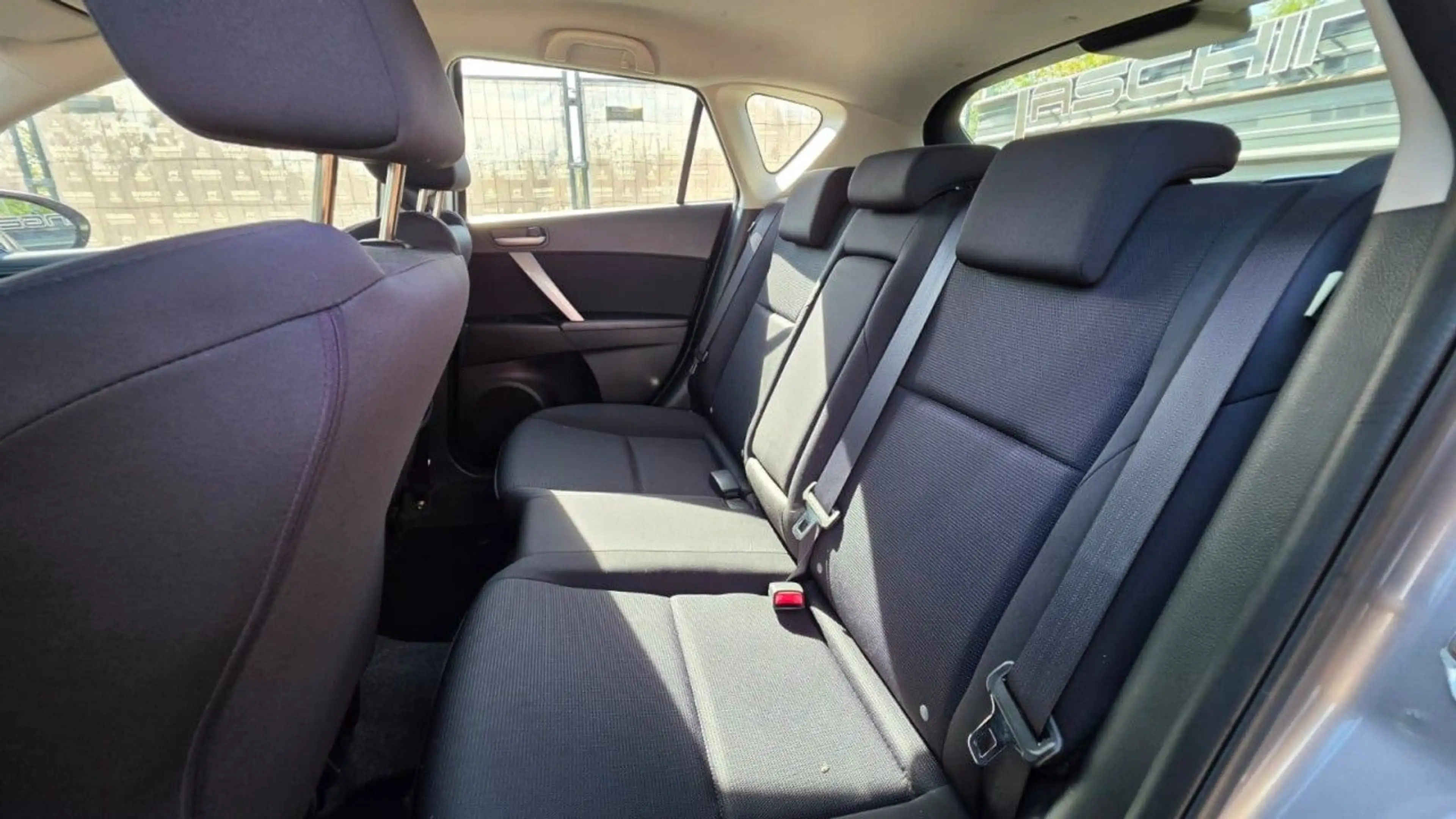 Mazda 3 1.6 MZR 90th Anniversary PDC SHZ TEMPOM KLIMA — photo 8
