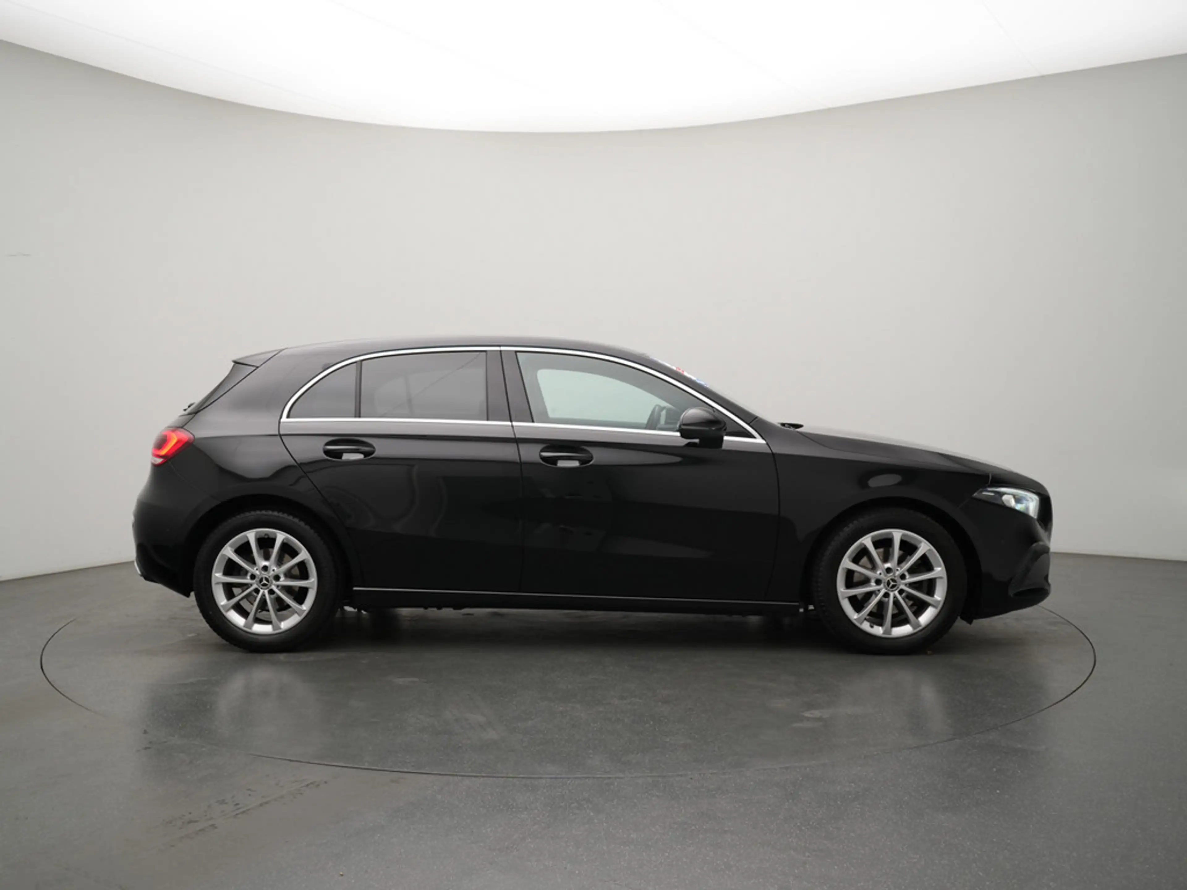 Mercedes-Benz A 180 Progressive NAVI KAM SHZ LED PTS KLIMA — photo 3