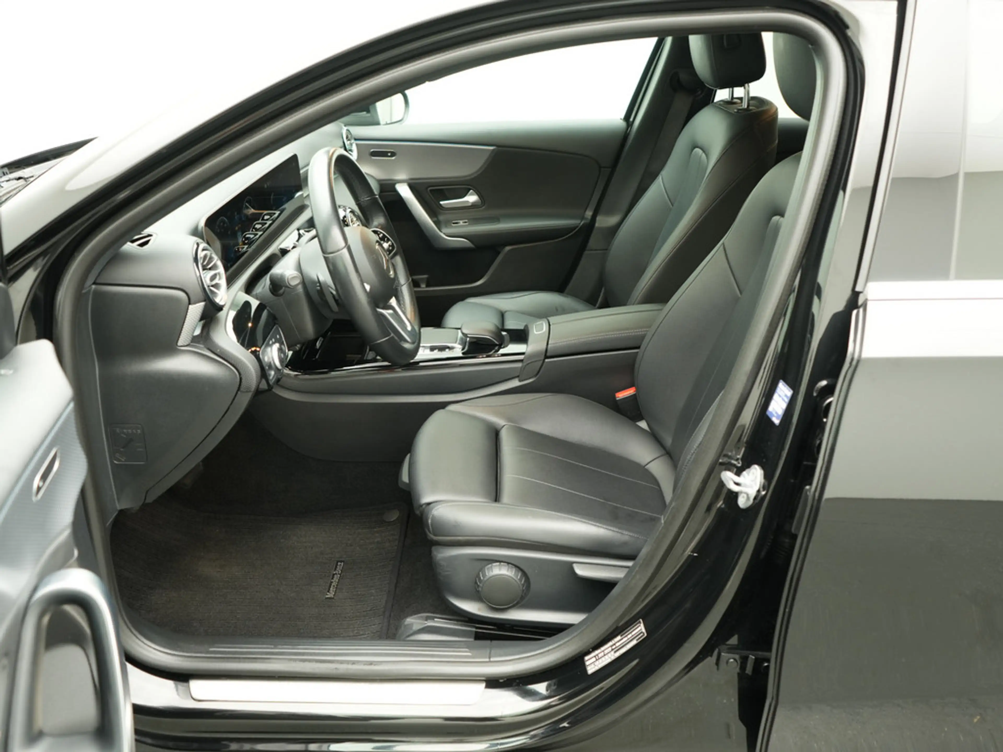Mercedes-Benz A 180 Progressive NAVI KAM SHZ LED PTS KLIMA — photo 8