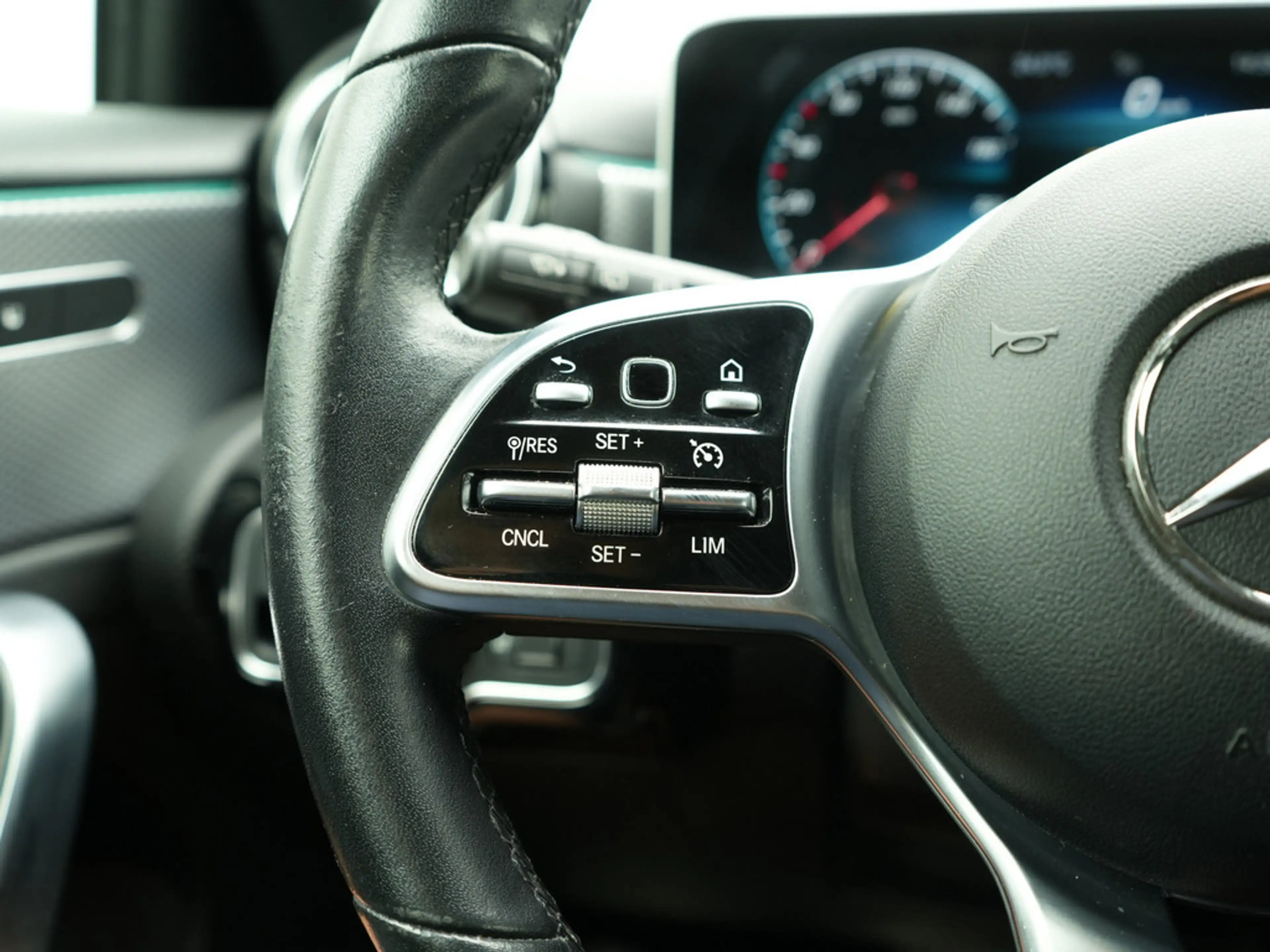 Mercedes-Benz A 180 Progressive NAVI KAM SHZ LED PTS KLIMA — photo 14