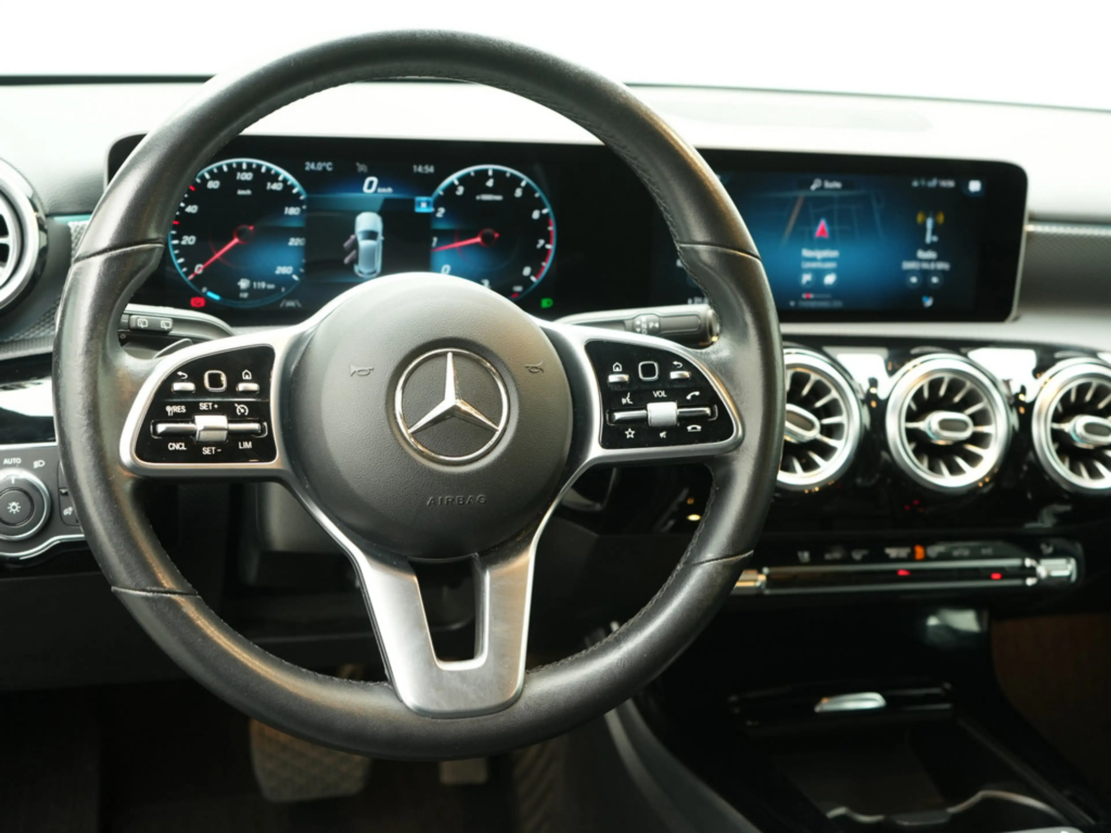 Mercedes-Benz A 180 Progressive NAVI KAM SHZ LED PTS KLIMA — photo 12