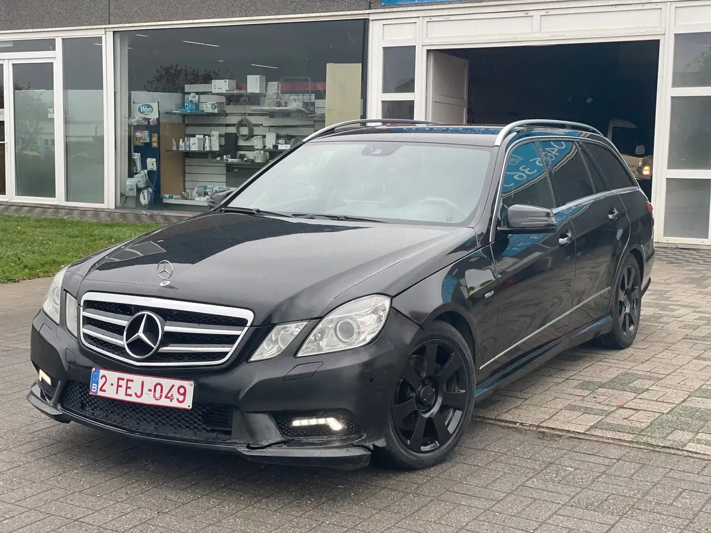 Mercedes-Benz E 220 T CDI DPF BlueEFFICIENCY Avantgarde - 1