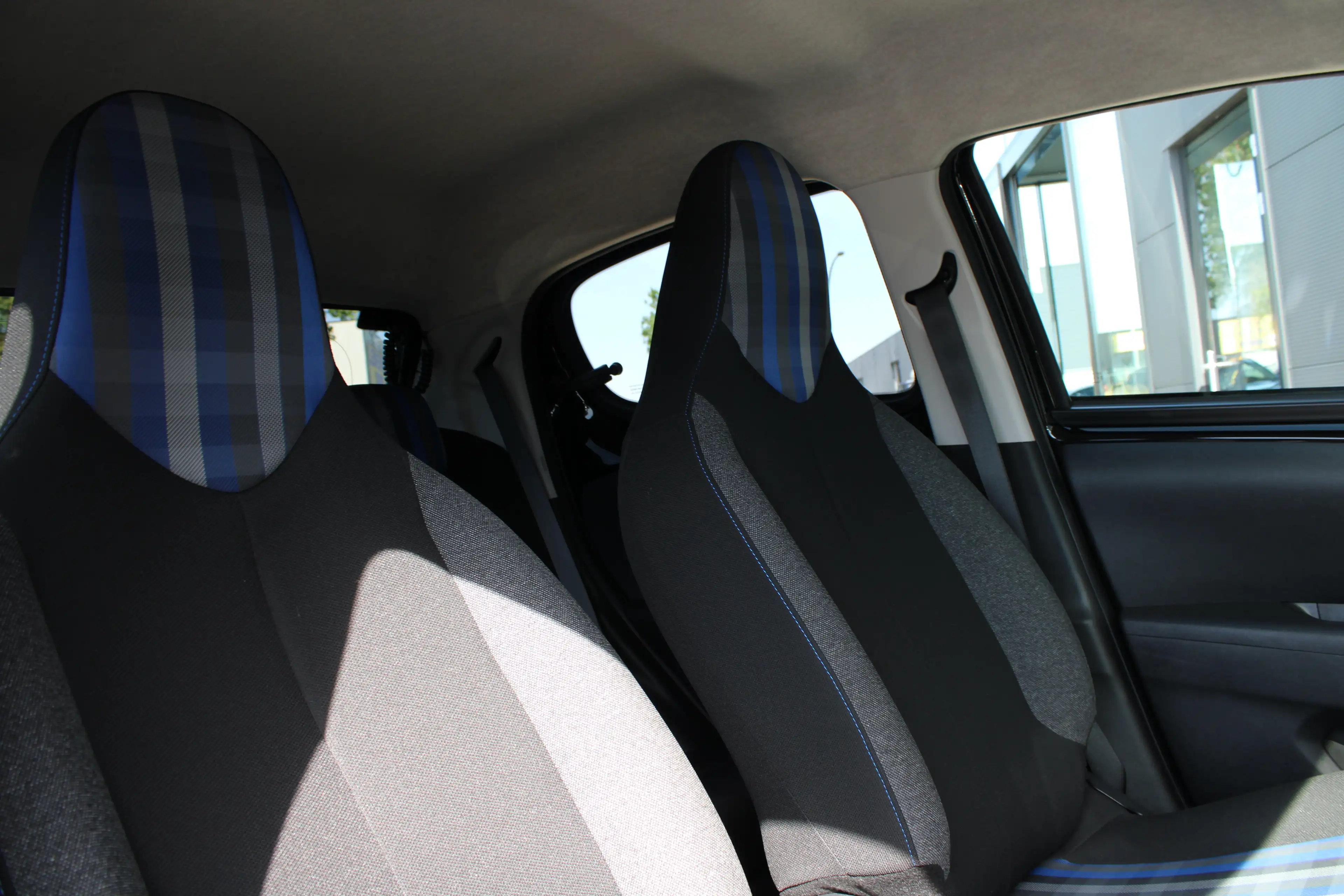 Peugeot 108 1.0 e-VTi Allure | Navi by app | Camera | Climate — photo 4