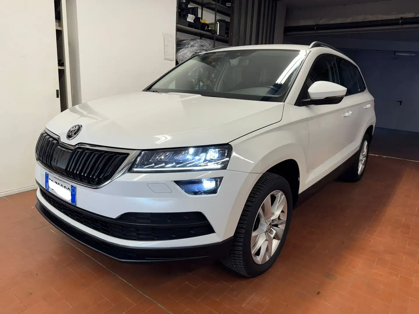 Skoda Karoq 1.6 tdi scr Executive dsg/ADAS II livello Weiß - 1