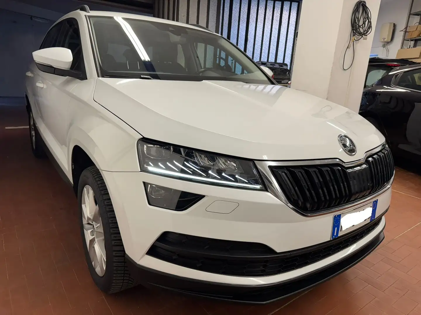 Skoda Karoq 1.6 tdi scr Executive dsg/ADAS II livello Weiß - 2