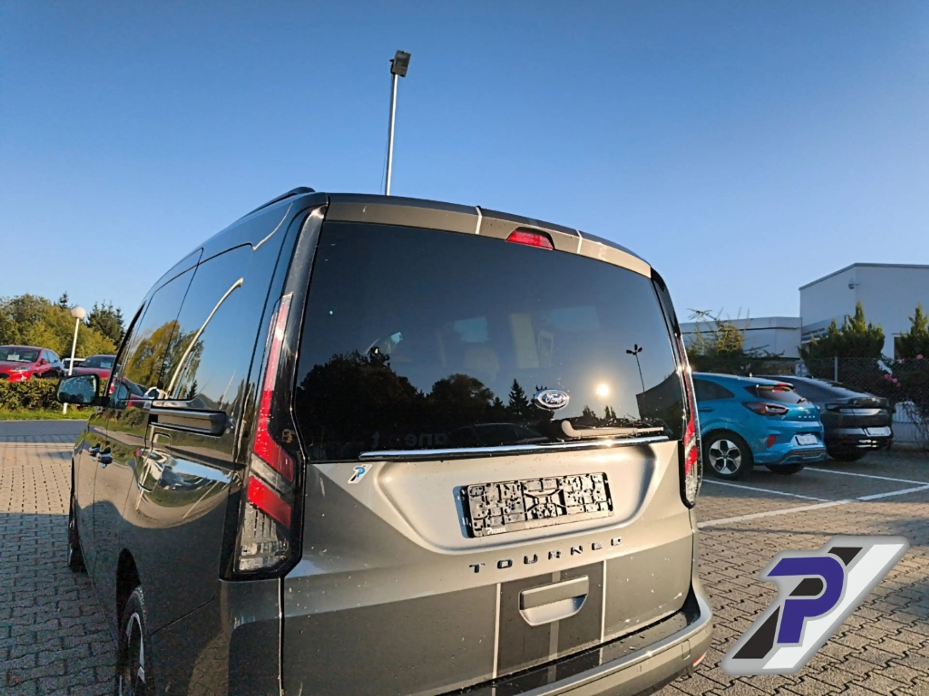 Ford Tourneo Connect L1 Sport 7-Sitzer+18ZOLL LM+WINTER-PAK+LADESTADION — photo 4