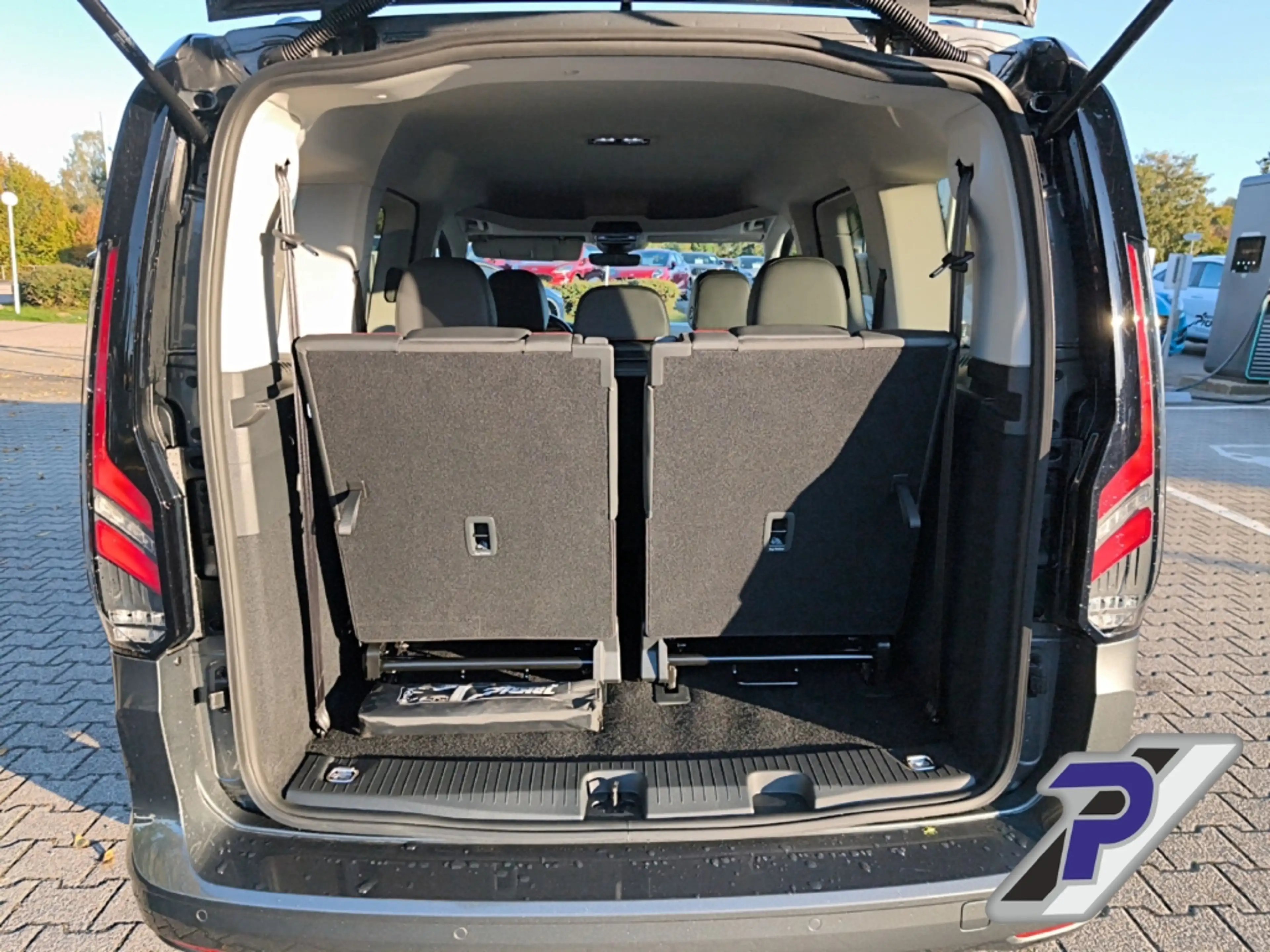 Ford Tourneo Connect L1 Sport 7-Sitzer+18ZOLL LM+WINTER-PAK+LADESTADION — photo 10