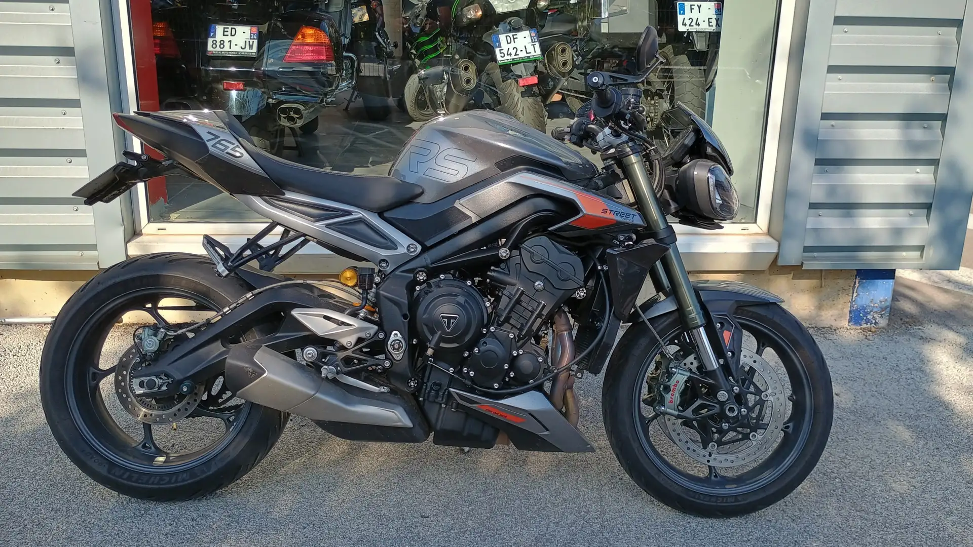 Triumph Street Triple 765 Grau - 1