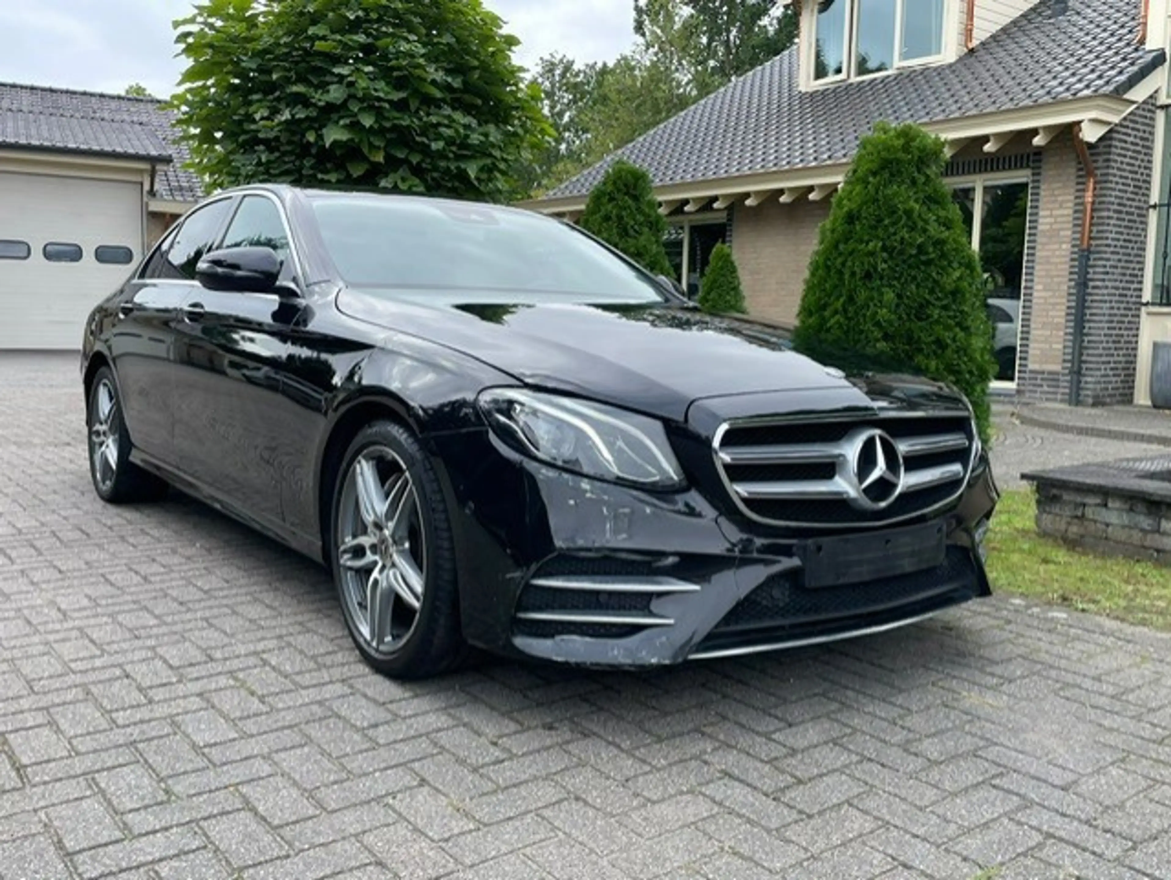 Mercedes-Benz E 200 d AMG LINE NAVI CAMERA LED WIDESCREEN