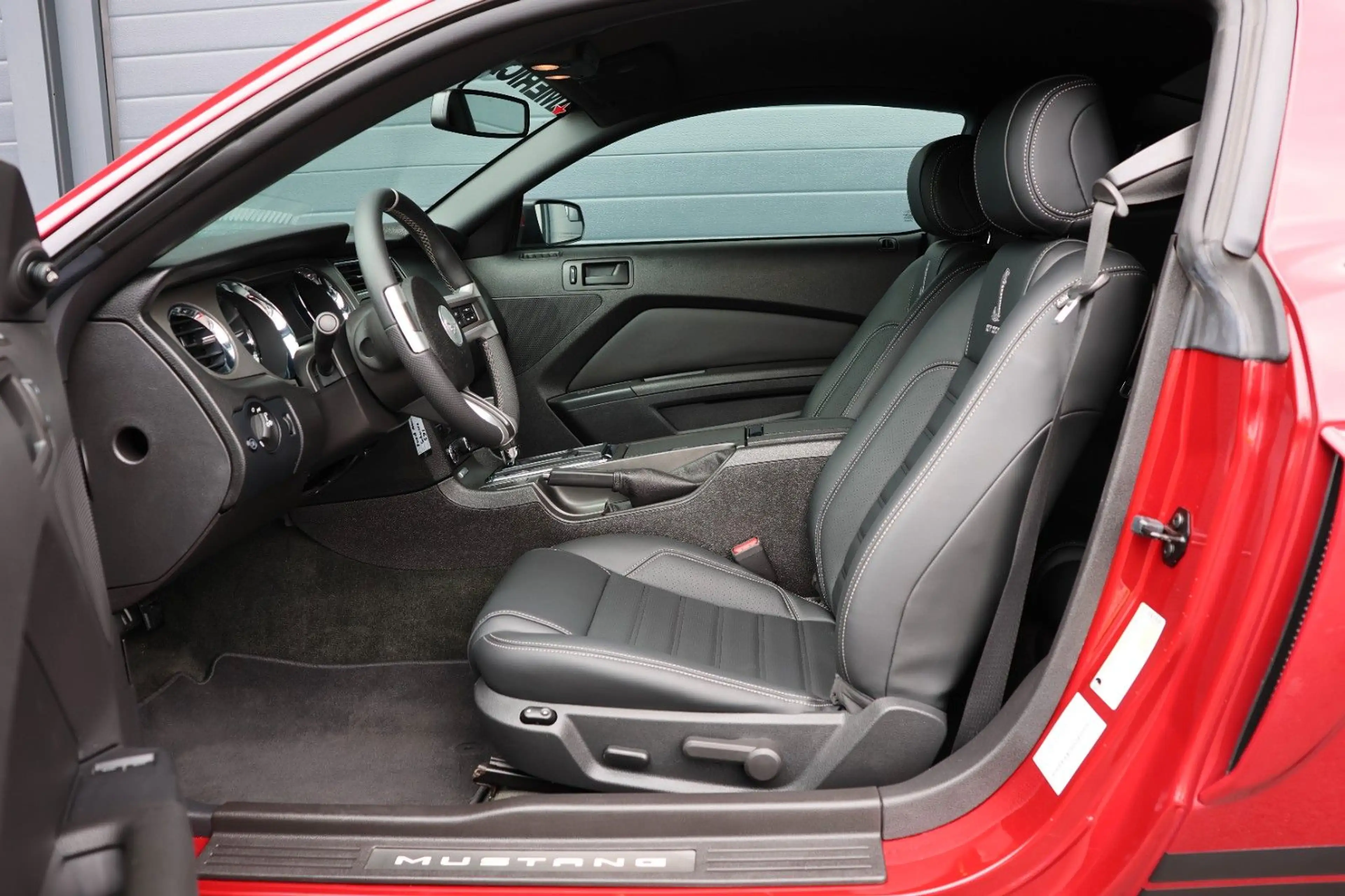 Ford Mustang V6 3.7/Shalby GT500 Optik/LED/BTH/R19 — photo 15