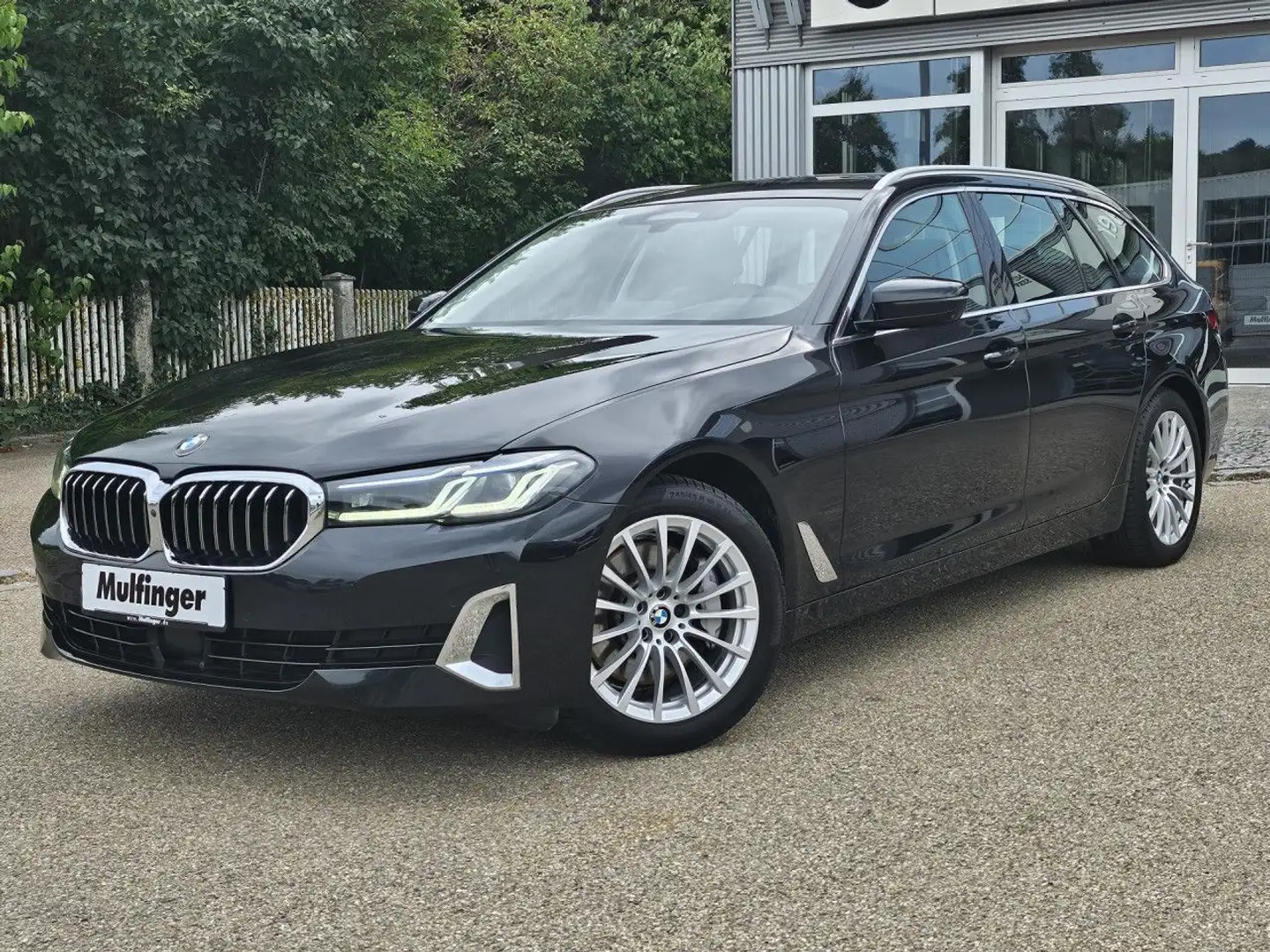 BMW 530 i xDr.T.KomfS.Laser HUD ACC PanoD.AHK Park+ PDC Zwart - 2