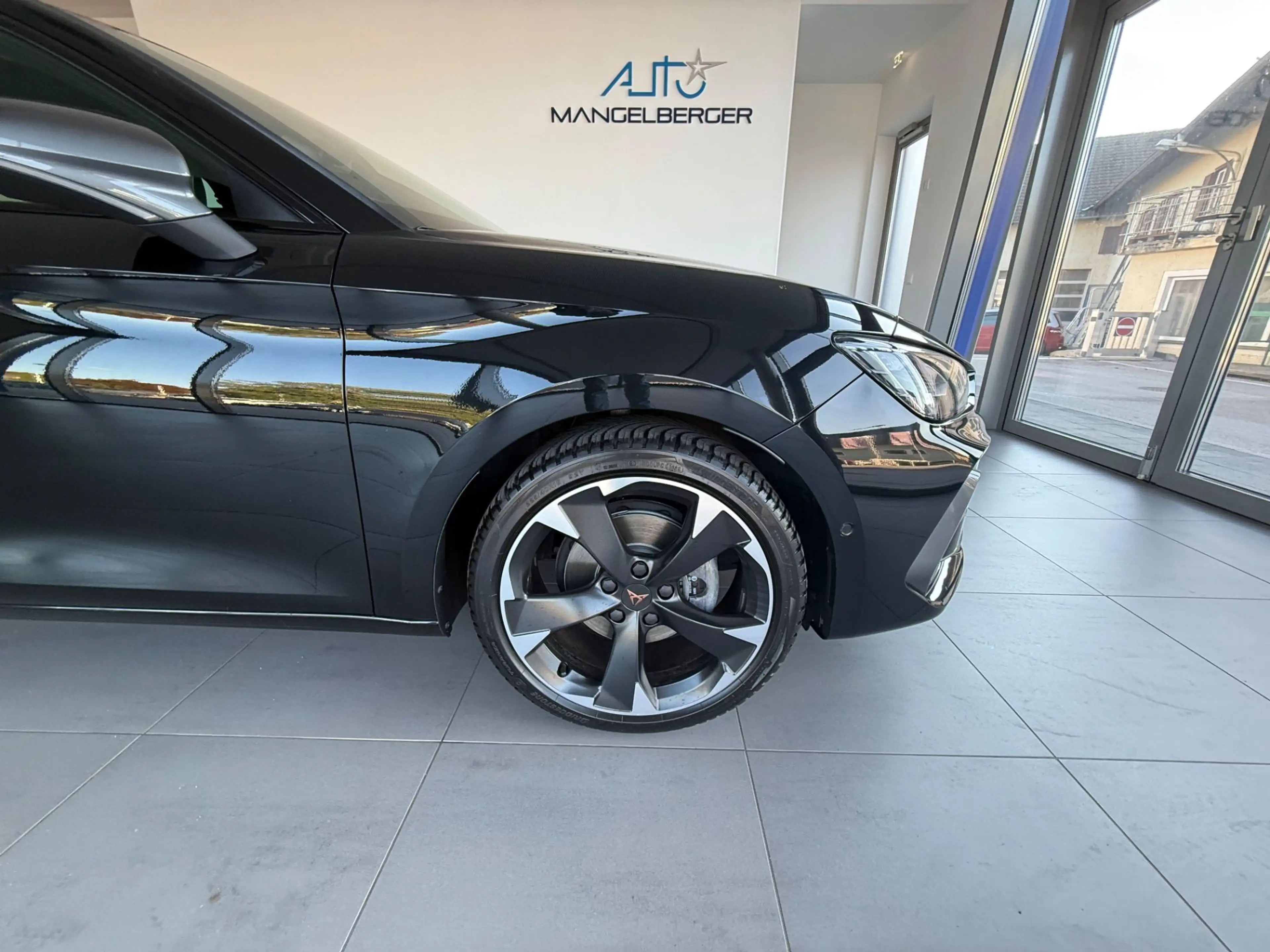 CUPRA Leon 1.5 eTSI — photo 8